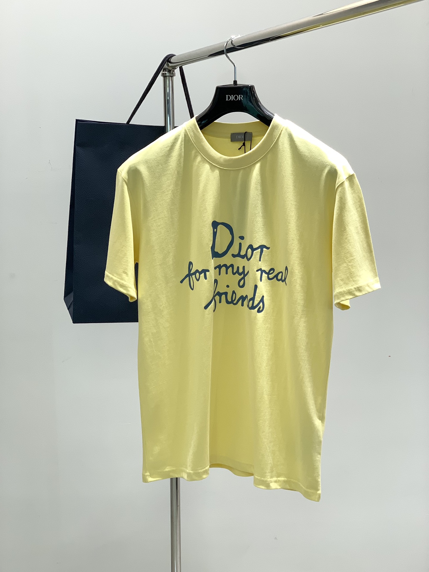 NO:126150,,Dior Dior, 2025 summer new product, available at the same time for counters, simple and fashionable casual round neck short-sleeved T-shirt, original imported fabric, comfortable and breathable, top-grade printing craft letter pattern logo, extremely high-end, unique design, fashionable and handsome on the upper body!  3 colors recommendation, code number S-XL, dior, dior, T-shirt, tees, t-shirt, alexander wang19860909,Dior 迪奥, 2025夏季新品,专柜同步有售,简约时尚休闲圆领短袖T恤,原版进口面料,舒适透气,顶级印花工艺字母图案logo,档次极高,独特设计,上身时尚帅气！3色推荐,码数S-XL,,dior,dior,T-shirt,tees，t-shirt,alexander wang,Men's clothing