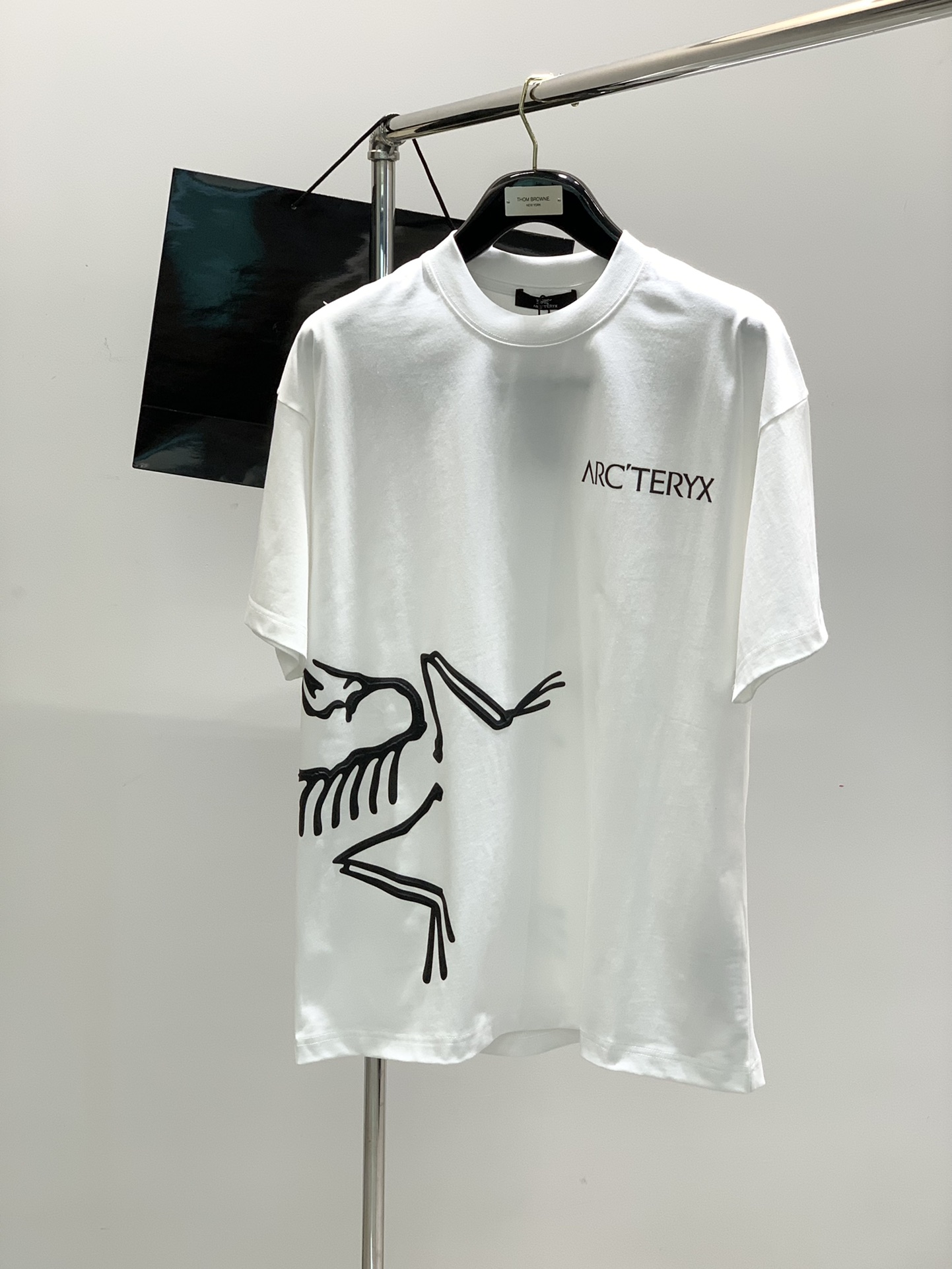 NO:127314,,ARCTERYX Archaeoptera bird, new summer AW product, fashionable and casual round neck short-sleeved T-shirt, available at the same time for counters, original singles, imported original fabrics, extremely complex craftsmanship, quite elegant and fashionable visuals, noble and elegant, from the main fabric to the detailed craftsmanship, demonstrating the ingenuity of fashion, 2 colors recommended codes M-3XL, arc'teryx, T-shirt,tees, t-shirt, alexander wang19860909,ARCTERYX 始祖鸟,夏季AW新品,时尚休闲圆领短袖T恤,专柜同步有售,原单狠货,进口原版面料,工艺极度复杂,视觉相当雅致时髦,高贵而优雅,从主体面料到细节工艺,彰显时装的匠心所在,2色推荐码数M-3XL,arc'teryx,T-shirt,tees，t-shirt,alexander wang,Men's clothing