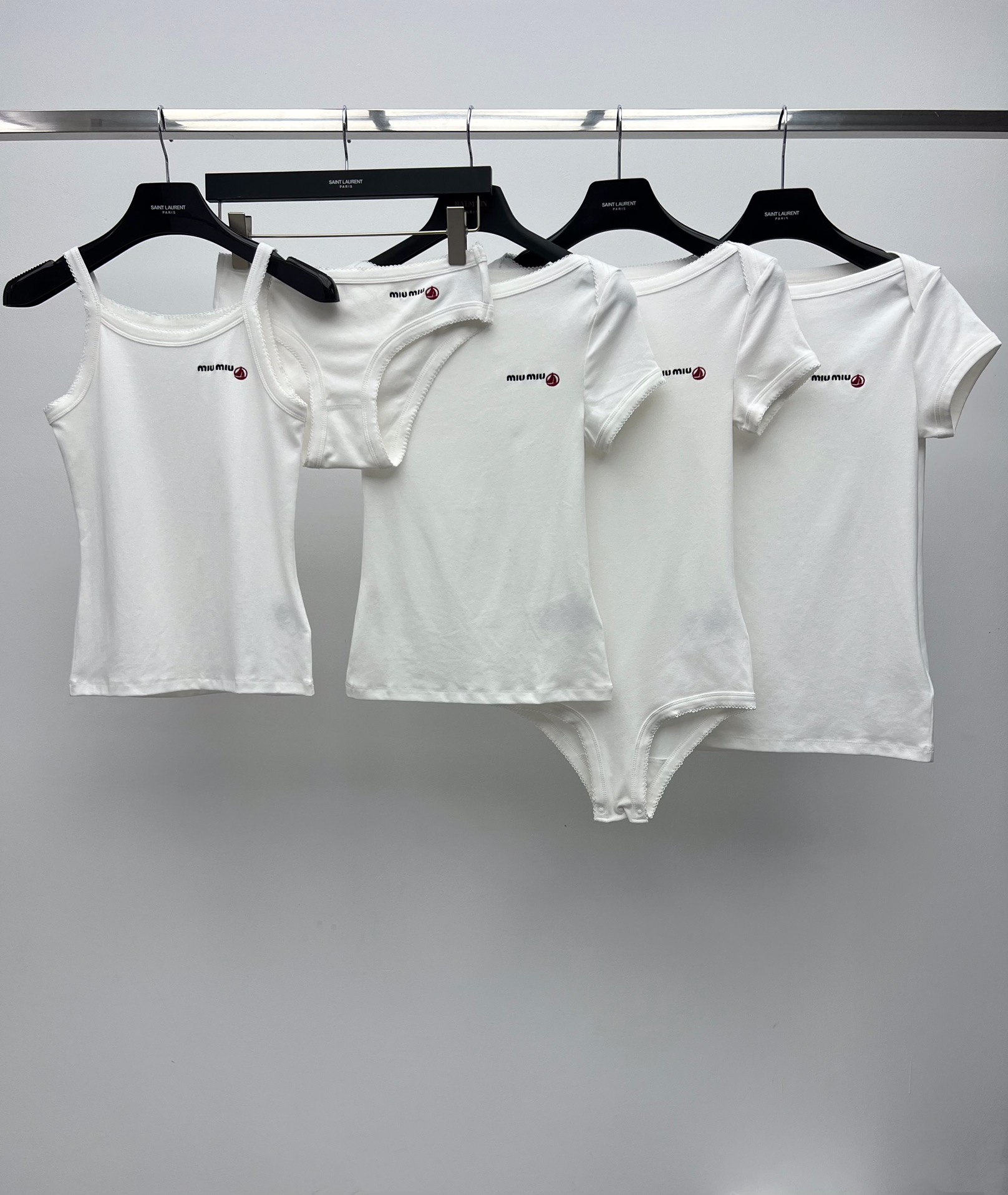 𝗠𝗜𝗨𝗠𝗜*小帆船常规T恤
Petit Bateau X Miu Miu合作款
从简单而纯真的童装设计中