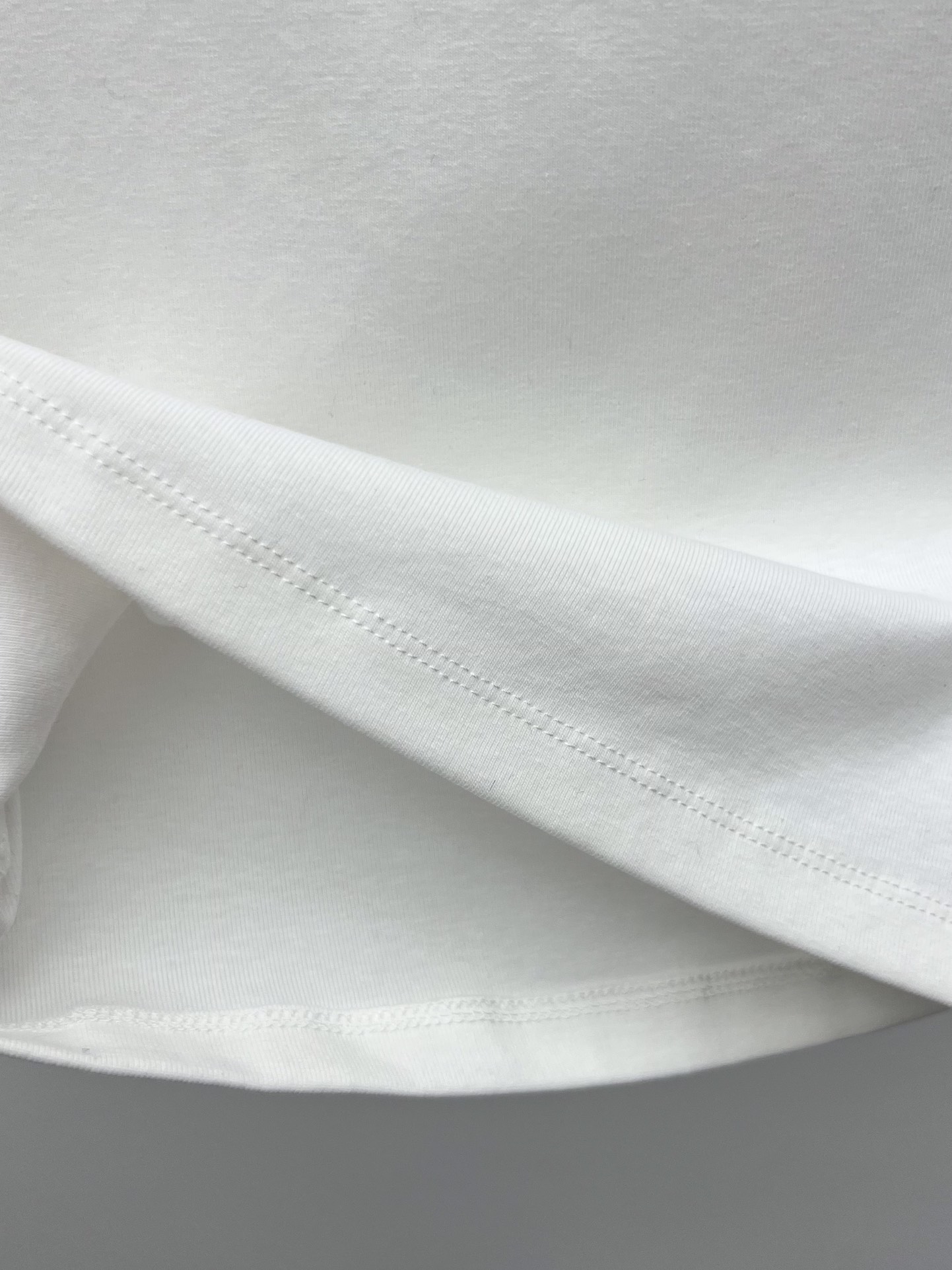 𝗠𝗜𝗨𝗠𝗜*小帆船常规T恤
Petit Bateau X Miu Miu合作款
从简单而纯真的童装设计中