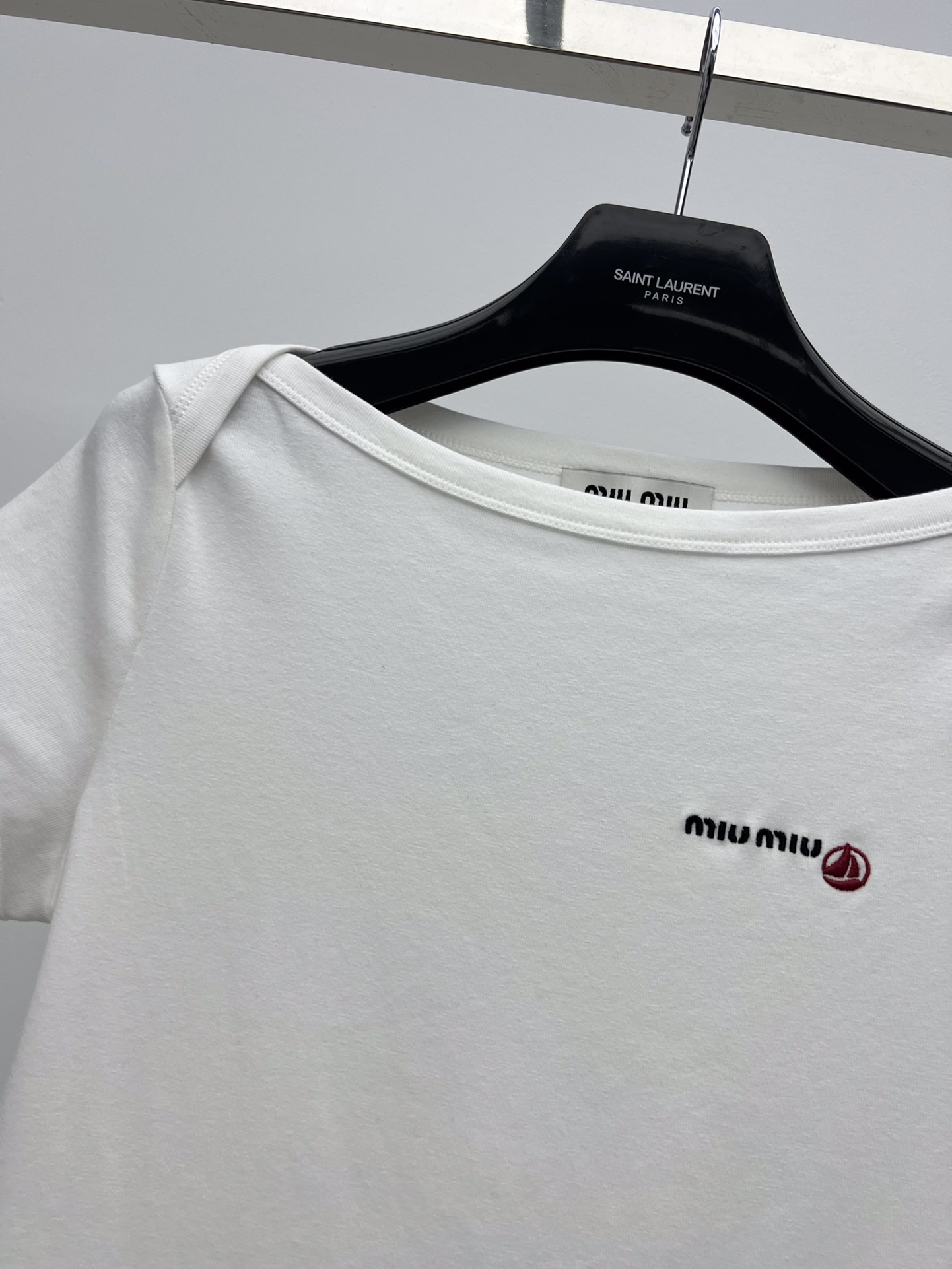 𝗠𝗜𝗨𝗠𝗜*小帆船常规T恤
Petit Bateau X Miu Miu合作款
从简单而纯真的童装设计中