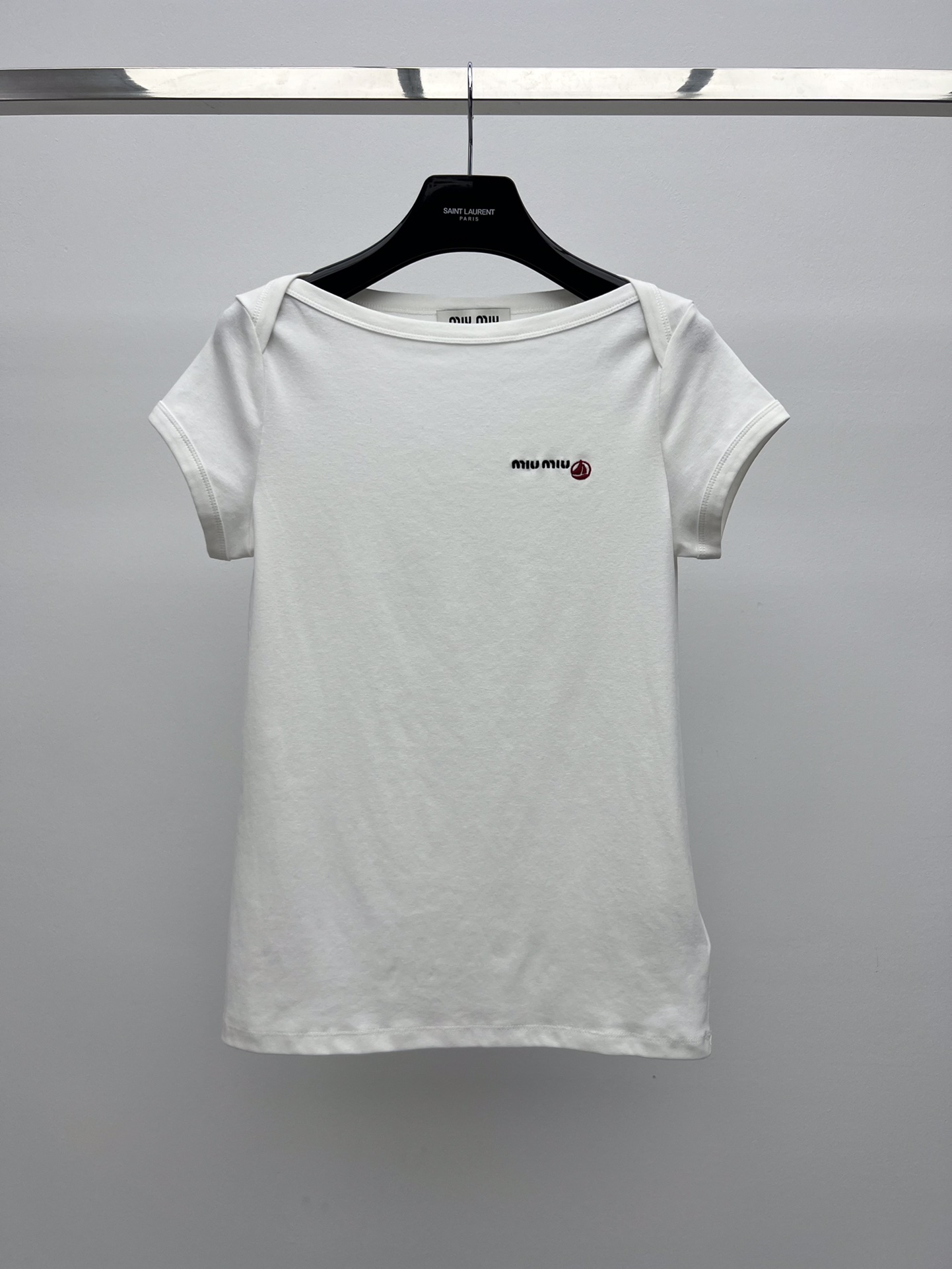 𝗠𝗜𝗨𝗠𝗜*小帆船常规T恤
Petit Bateau X Miu Miu合作款
从简单而纯真的童装设计中