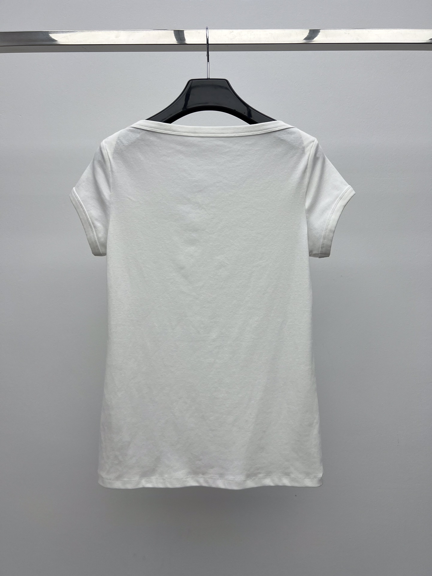 𝗠𝗜𝗨𝗠𝗜*小帆船常规T恤
Petit Bateau X Miu Miu合作款
从简单而纯真的童装设计中