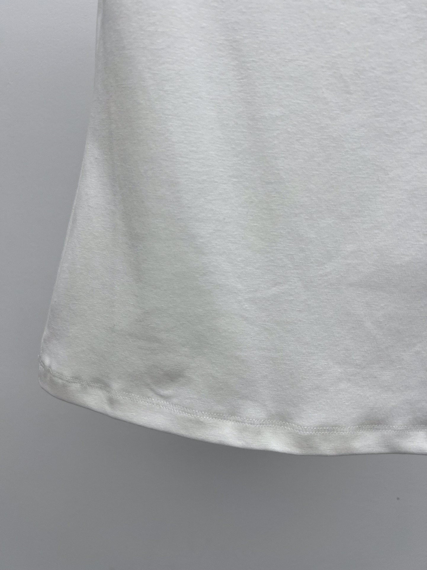 𝗠𝗜𝗨𝗠𝗜*小帆船修身T恤
Petit Bateau X Miu Miu合作款
从简单而纯真的童装设计中