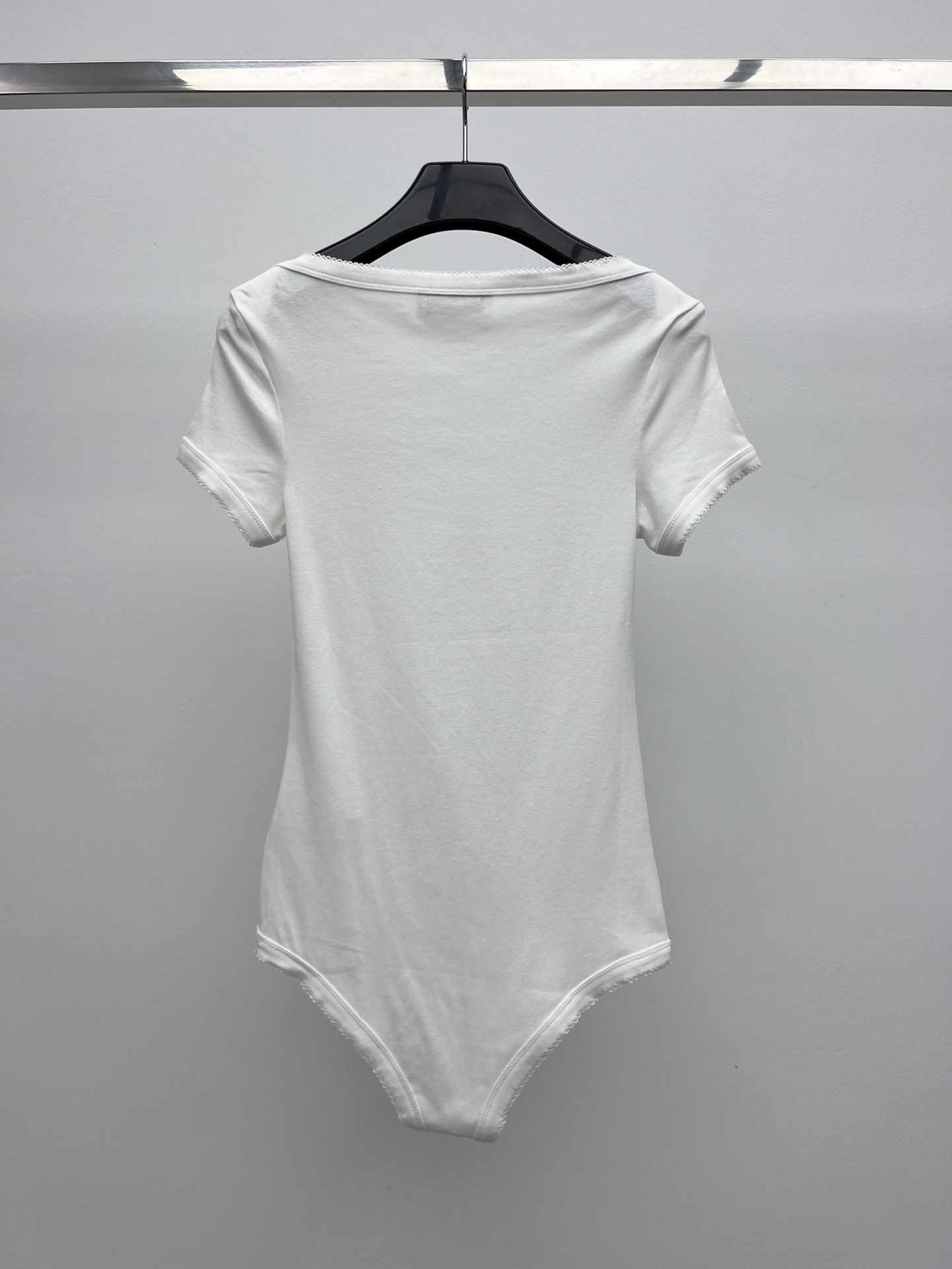 𝗠𝗜𝗨𝗠𝗜*小帆船花边连体衣
Petit Bateau X Miu Miu合作款
从简单而纯真的童装设计