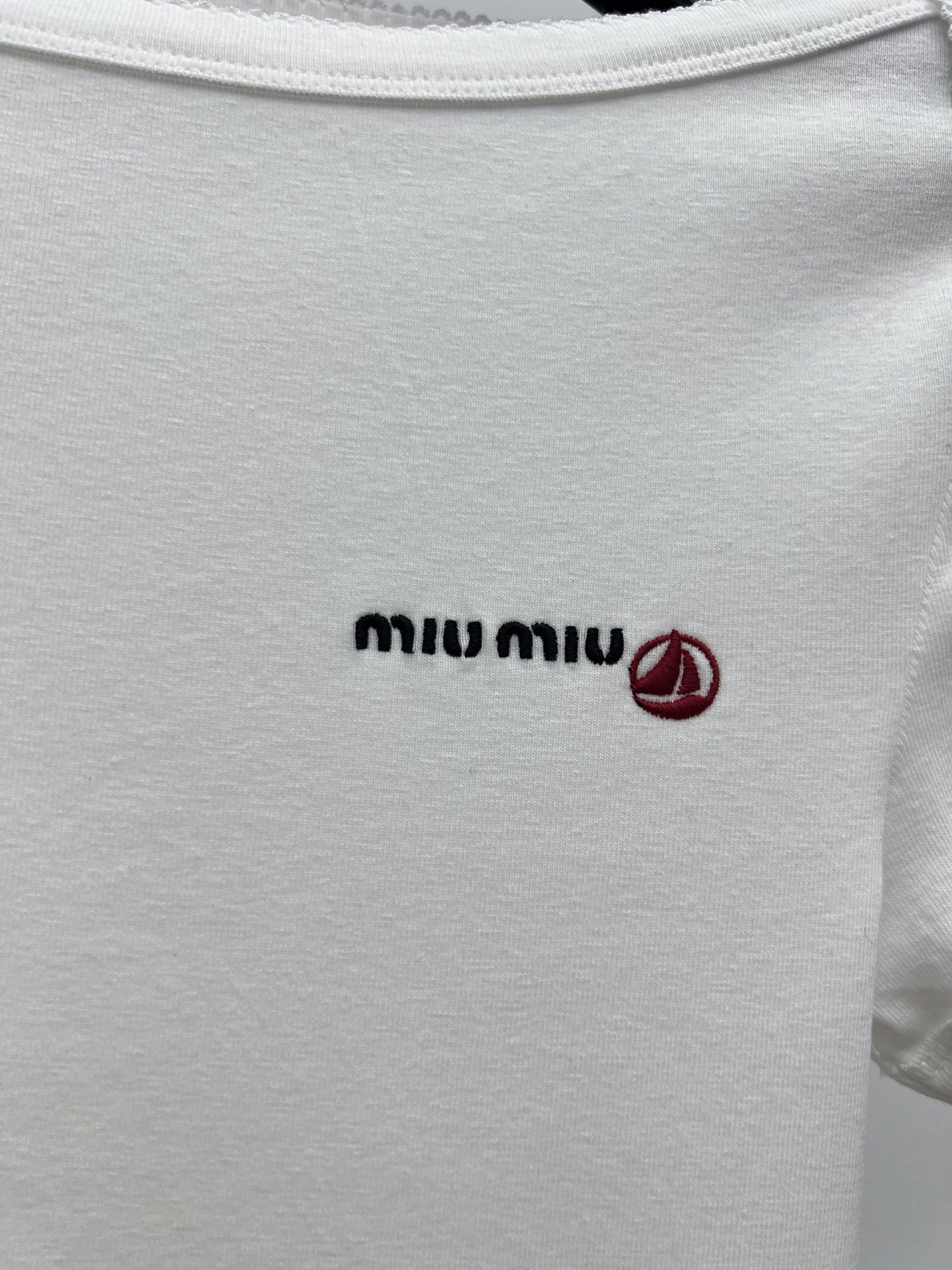 𝗠𝗜𝗨𝗠𝗜*小帆船花边连体衣
Petit Bateau X Miu Miu合作款
从简单而纯真的童装设计
