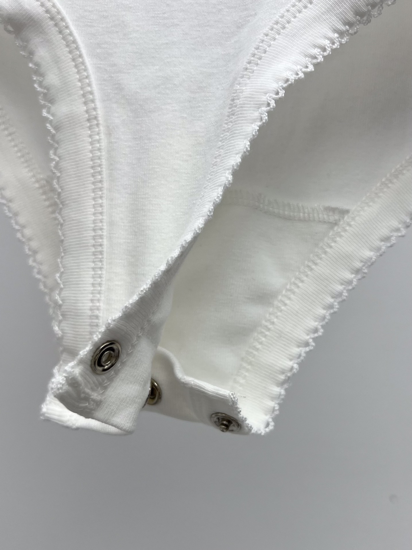 𝗠𝗜𝗨𝗠𝗜*小帆船花边连体衣
Petit Bateau X Miu Miu合作款
从简单而纯真的童装设计