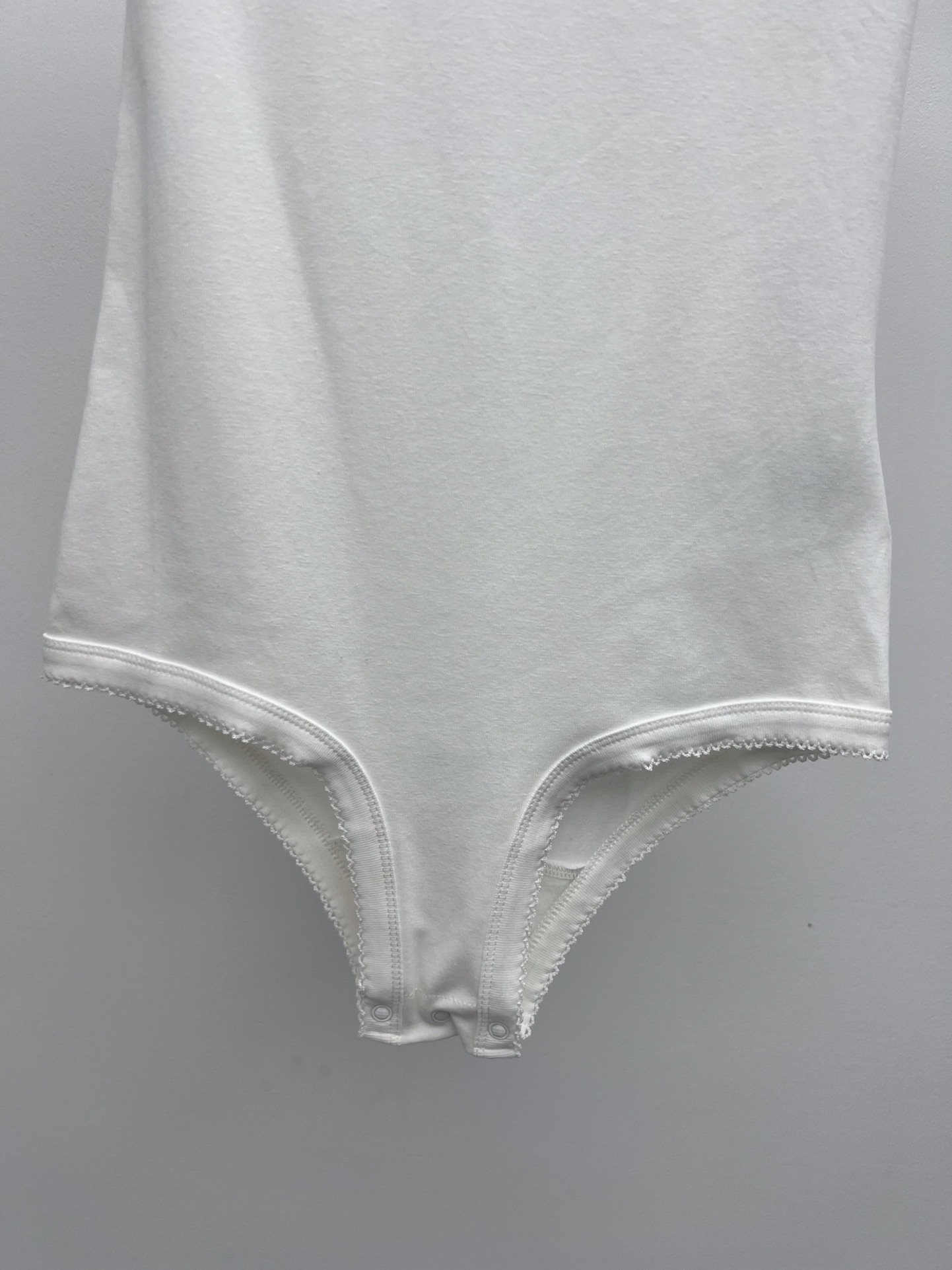 𝗠𝗜𝗨𝗠𝗜*小帆船花边连体衣
Petit Bateau X Miu Miu合作款
从简单而纯真的童装设计