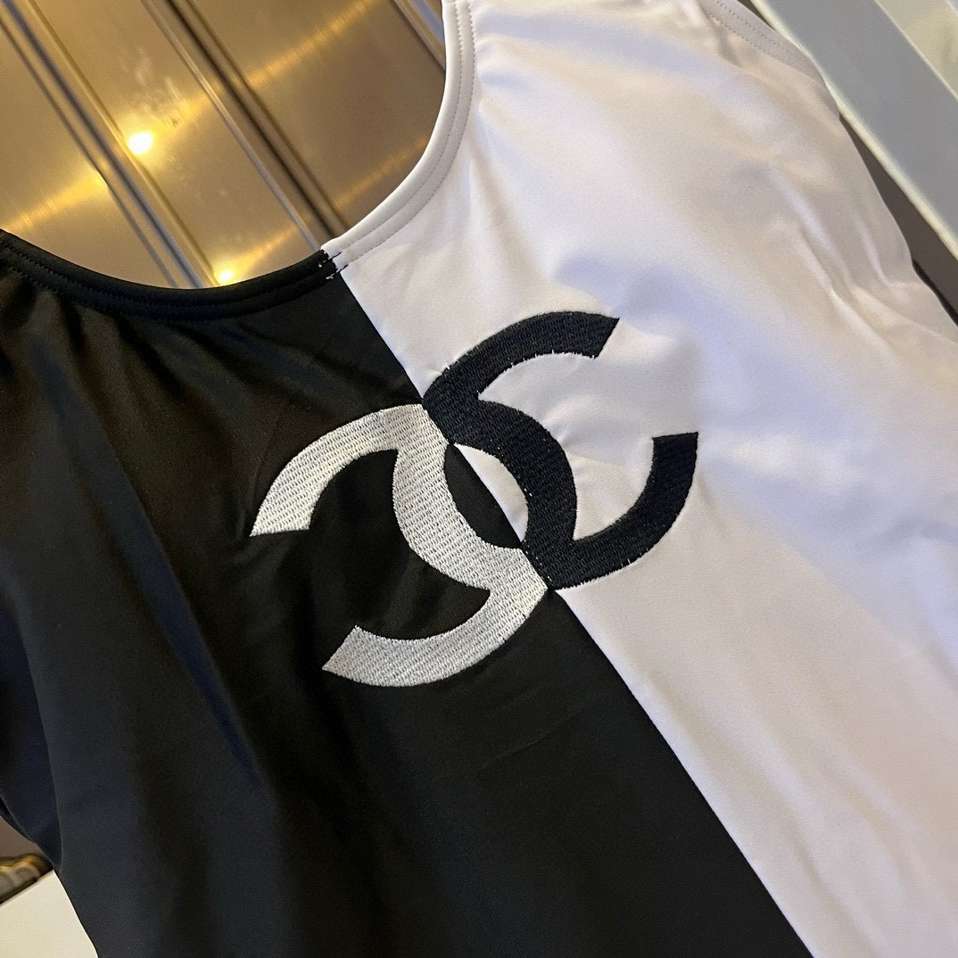 。
Chanel新款中古比基尼 连体泳衣，S M L XL