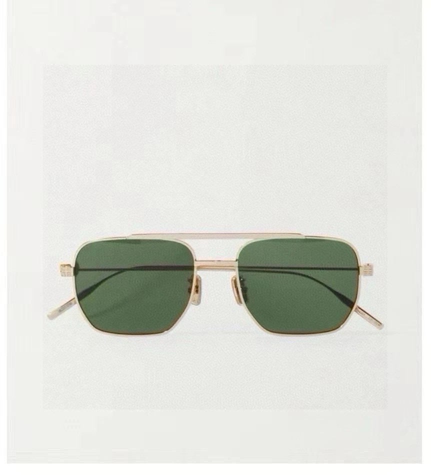  ‼️ 官网图 Givench*纪梵希限定系列~经典方形镜框
ModelGV40041U
Size55口