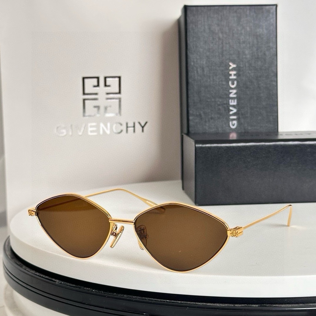  ‼️Givenchy*纪梵希限定系列~今年非常流行的猫眼镜框 原版五金辅料🔝
Model GV4004
