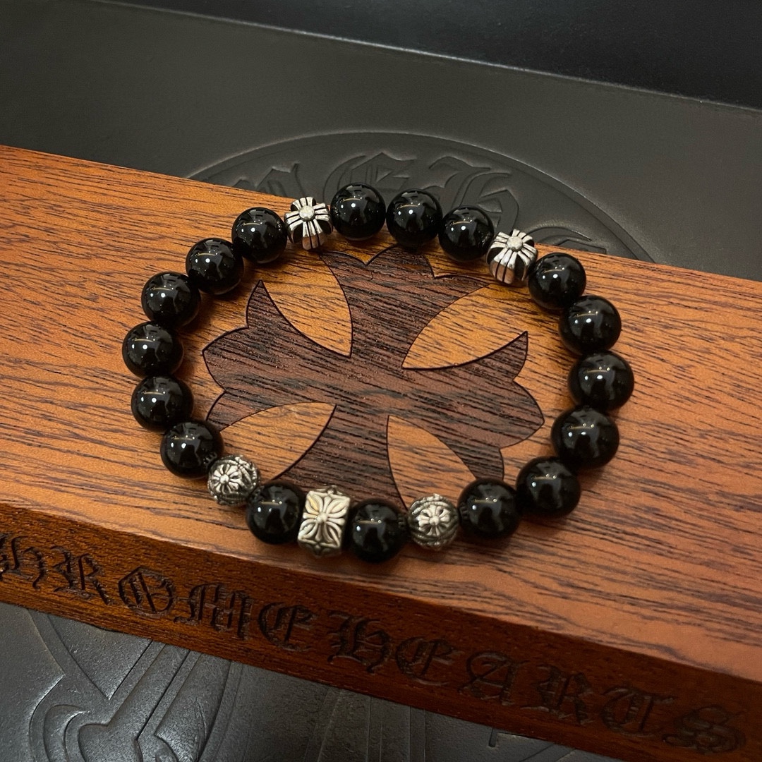 NO:106138,New [Counter Quality] Chrome Hearts Croxin Classic retro multi-element obsidian bracelet The pattern design styles with different concave and convex shapes are unique. Cross Scouts are the logo of Croxin, so they last longer. Genuine version of Chrome Hearts Croxin, differentiating the market ordinary light version, matching the quality, looking at the details of the letter printing, retro old gray oxygen level. Seiko version!  , jewelry boutique, chrome hearts, chrome hearts, bracelet19860909新款【专柜品质】Chrome Hearts克罗心 经典复古多元素黑曜石手链 凹凸造型不同的花纹设计风格呈现出与众不同 十字架童军花是克罗心的标志 所以更经久不衰 正品打版Chrome Hearts克罗心 区别市场普通轻版 对版对标品质 看字印细节 复古做旧灰氧程度.精工版本！,饰品精品,chrome hearts,chrome hearts,bracelet,Jewelry