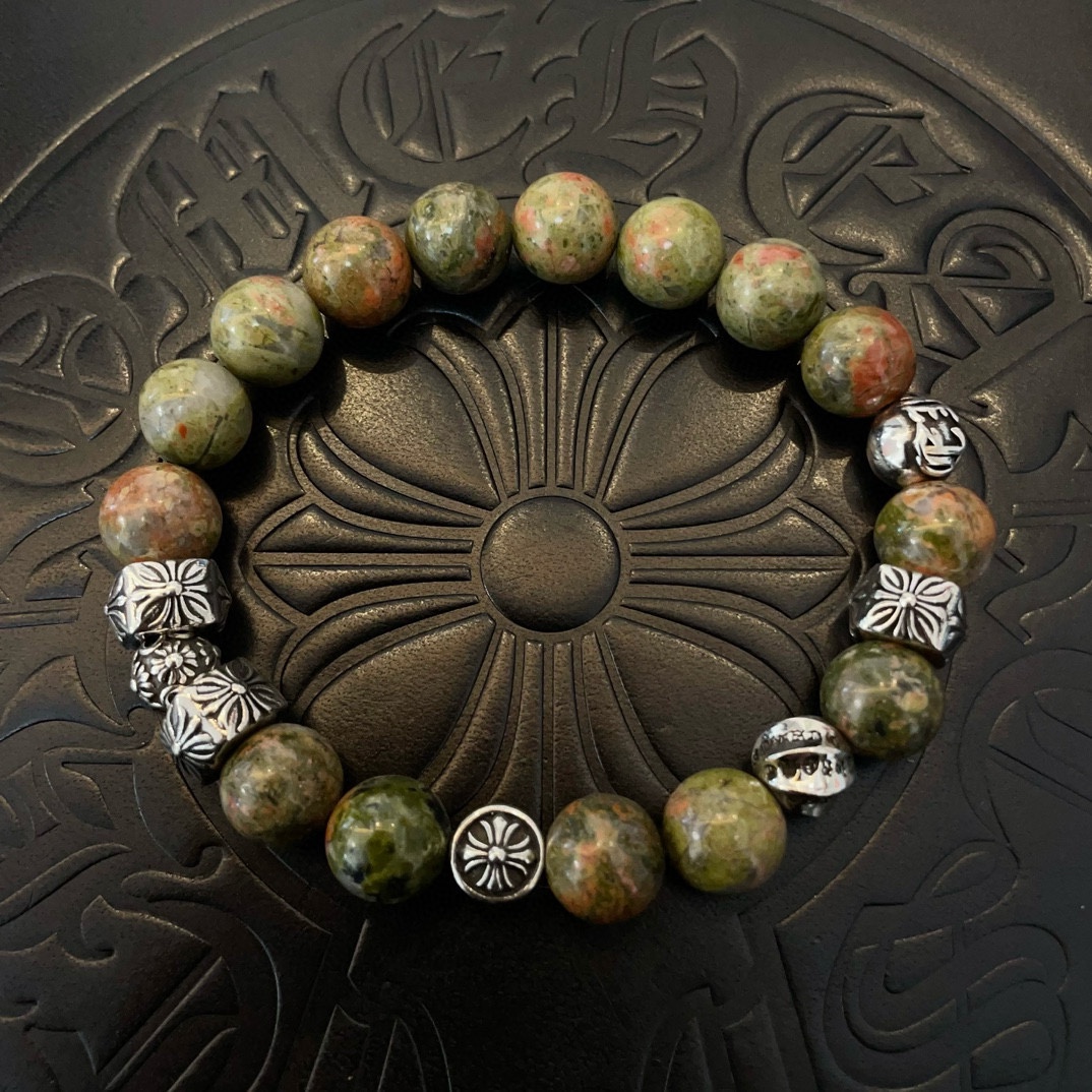 NO:114991,Batch New Model [Counter Quality] Chrome Hearts Croxin Classic Retro Multi-Element Bracelet Bracelet, Kuaishou/ins/Little Red Book Popular, Different Concave and Convex Scout Flowers present unique styles. Cross Scout Flowers are Croxin's logo, so they last longer. Genuine version Chrome Hearts Croxin Difference to the market ordinary light version, match the quality of the version, look at the details of the letter printing, retro and old gray oxygen level. Seiko version!  , jewelry boutique, chrome hearts, chrome hearts, bracelet19860909批 新款【专柜品质】Chrome Hearts克罗心 经典复古多元素手串手链 ,快手/ins/小红书热门,凹凸造型不同的花纹设计风格呈现出与众不同 十字架童军花是克罗心的标志 所以更经久不衰 正品打版Chrome Hearts克罗心 区别市场普通轻版 对版对标品质 看字印细节 复古做旧灰氧程度.精工版本！,饰品精品,chrome hearts,chrome hearts,bracelet,Jewelry