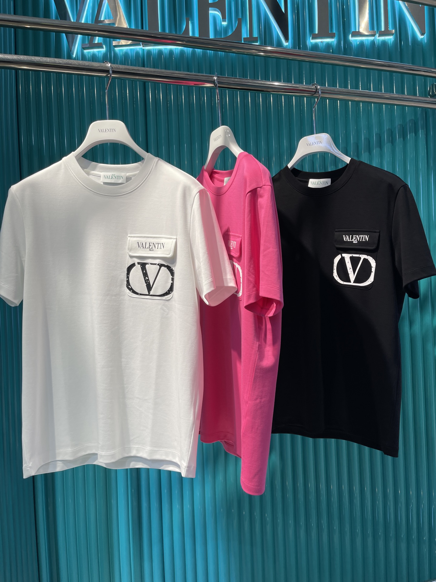 NO:125940,Valentino-2035 high-quality tin silk cotton T-shirt embroidery style, size 48-56, valentino, tees, t-shirt, alexander wang19860909华伦天奴-2035高品质天丝棉T恤刺绣款,48-56码,,valentino,tees，t-shirt,alexander wang,Men's clothing