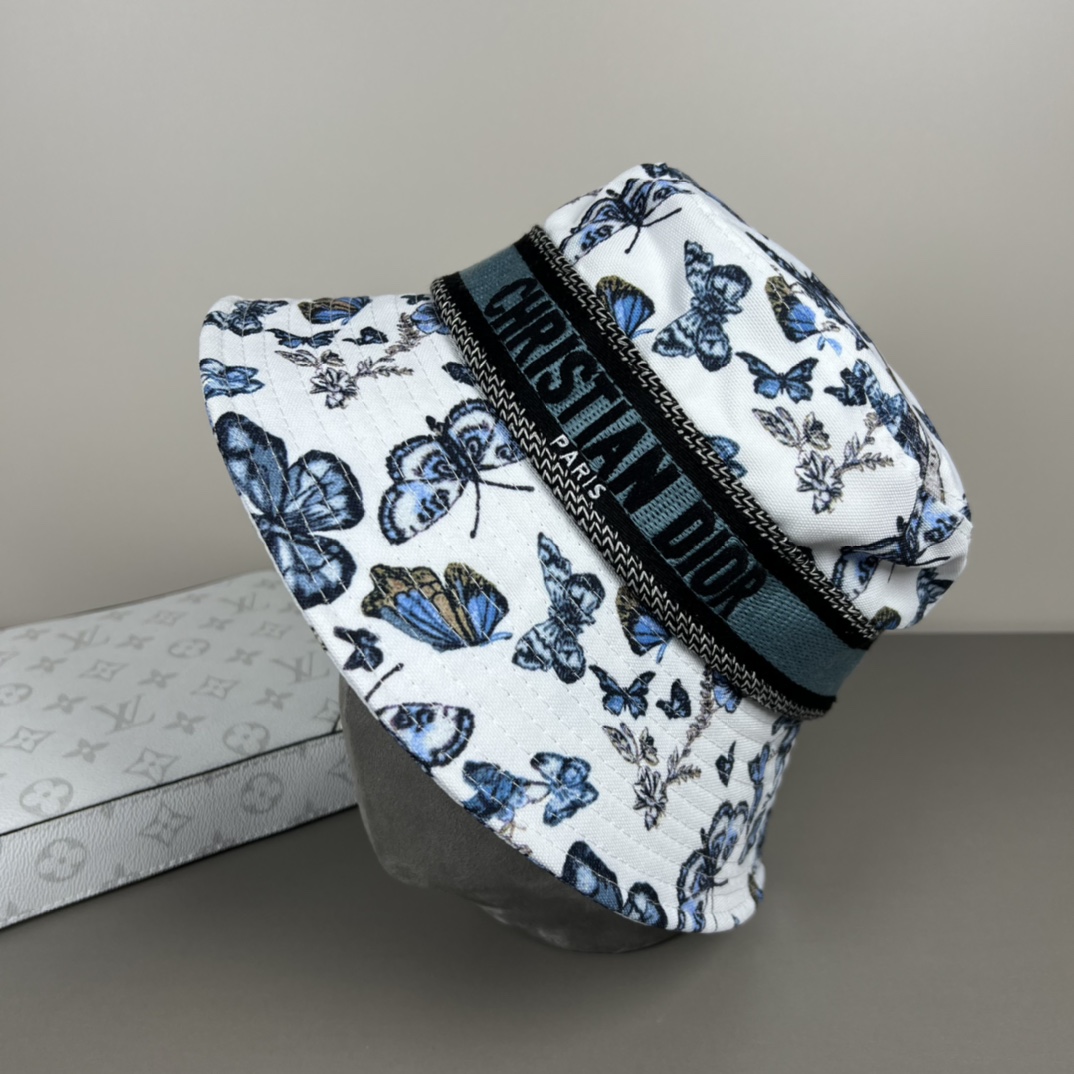 NO:224111,With dust bag, the new Dior Dior official website original single replica. It is really good and textured and very versatile style, both for men and women, and can be worn for any head circumference. I sincerely recommend hats, straw hats, fisherman hats, baseball hats, knit hats, hats, dior, dior, espadrilles, hats19860909配防尘袋,新款迪奥Dior官网原单复刻.真心很好有质感又非常百搭的款式,男女通用,任何头围都可以佩戴.真心推荐帽子草帽渔夫帽棒球帽针织帽,帽子,dior,dior,espadrilles,hats,hat