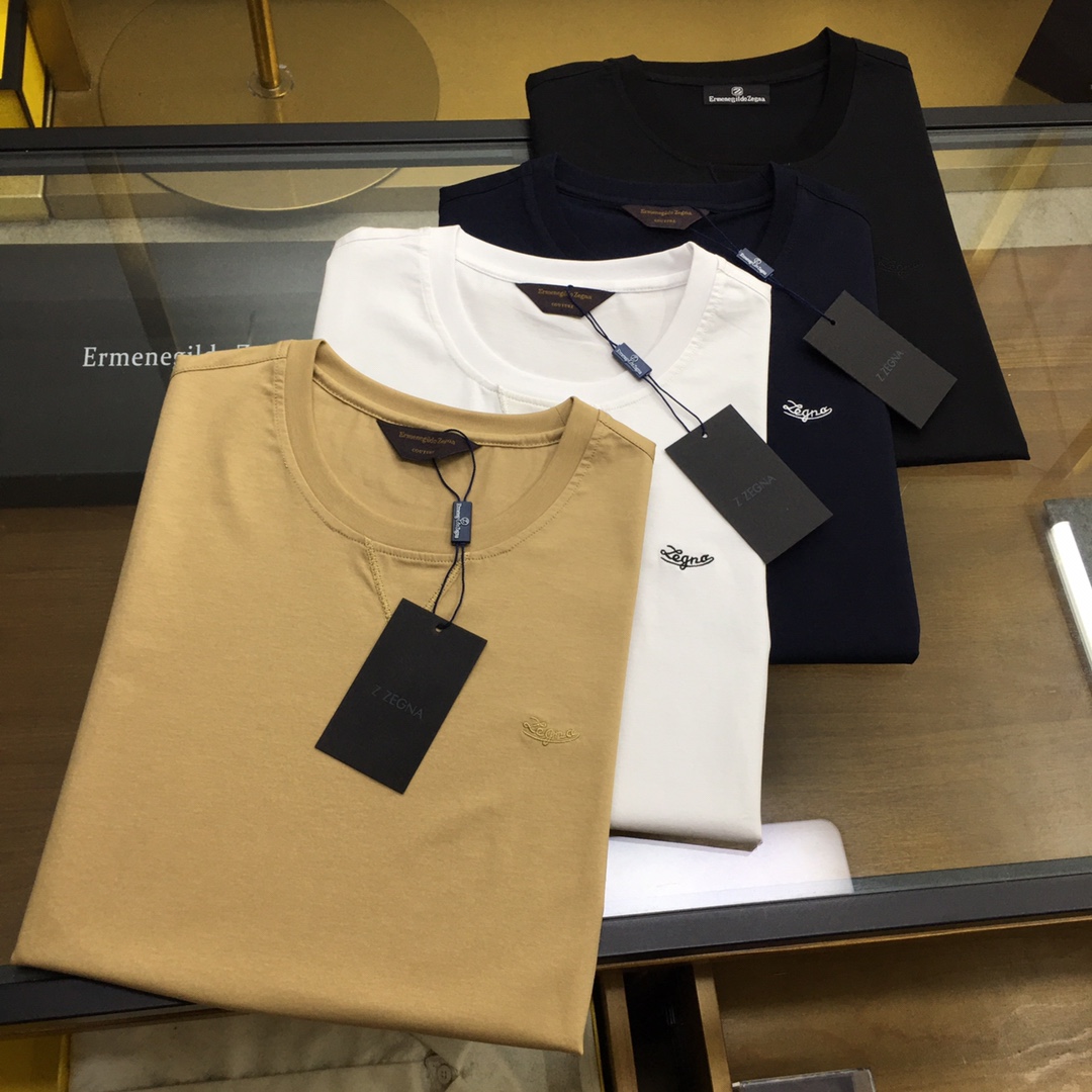 NO:126249,Counter model [Z.ZEGN...] 2025 spring and summer new product, fashionable round neck short sleeves, high-end custom versatile styles, anyone can easily control it. Fully customized fabric craftsmanship, luxurious classic brand logo design on the chest, very high-end, those who understand goods must enter!  The style and tailoring are slim styles, which are very exquisite, showing aura and highlighting the exquisiteness of business men. This is the unique feature, the right slim fit, and the upper body effect is very good!  Counter size M-3XL, T-shirt,alexander wang19860909专柜款【Z.ZEGN...】 2025春夏新品 时尚圆领短袖 高级定制百搭款式 任何人都可以轻松驾驭 面料全订制工艺 胸前奢华经典品牌logo设计,非常显档次懂货的必须入！版型剪裁属于修身款 非常精致,显气场,又会凸显商务男士的精致,这就是独到之处,恰到好处的修身,上身效果非常赞！专柜尺码M-3XL,,T-shirt,alexander wang,Men's clothing