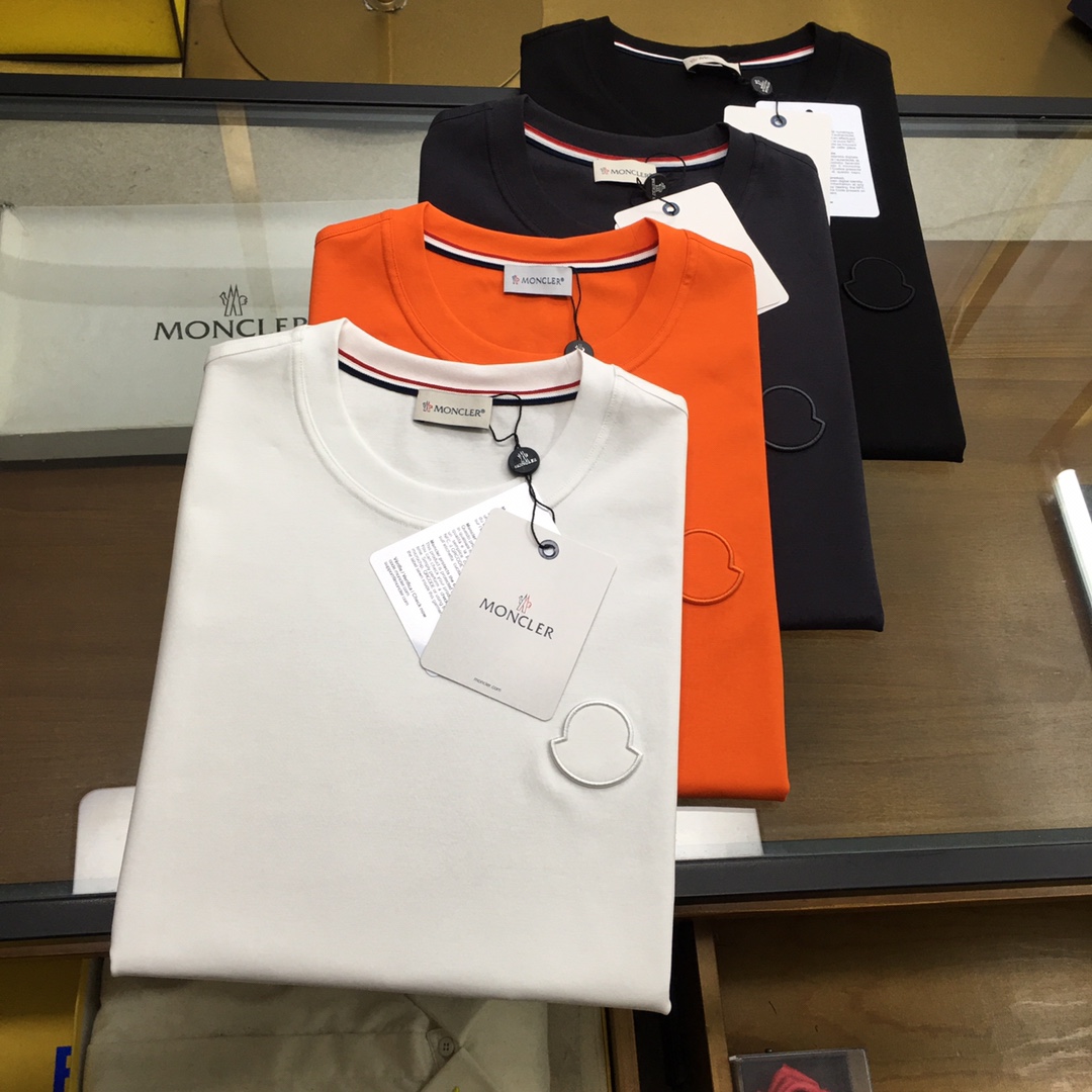 NO:126237,New product [Moncle...] The latest short-sleeved round-neck T-shirt in the first spring and summer counter in 2025, high-end customization, avant-garde and fashionable design!  Brand logo heavy craft design, high-end customized mercerated cloud cotton fabric, soft feel, comfortable to wear, exquisite counter-level car line, fine workmanship, invincible and handsome upper body effect!  A must-have item for handsome men!  The color is shown in the figure. Code number M-3XL, christian louboutin, T-shirt,tees, t-shirt,alexander wang19860909新品【Moncle...】 2025春夏首发专柜最新款短袖圆领T恤 高端订制 设计前卫时尚！品牌logo重工艺设计 高端定制丝光云朵棉面料.手感柔软.穿着舒适.专柜级别精致车线.做工精细.上身效果无敌帅气！型男必备单品！ 颜色如图 码数M-3XL,,christian louboutin,T-shirt,tees，t-shirt,alexander wang,Men's clothing