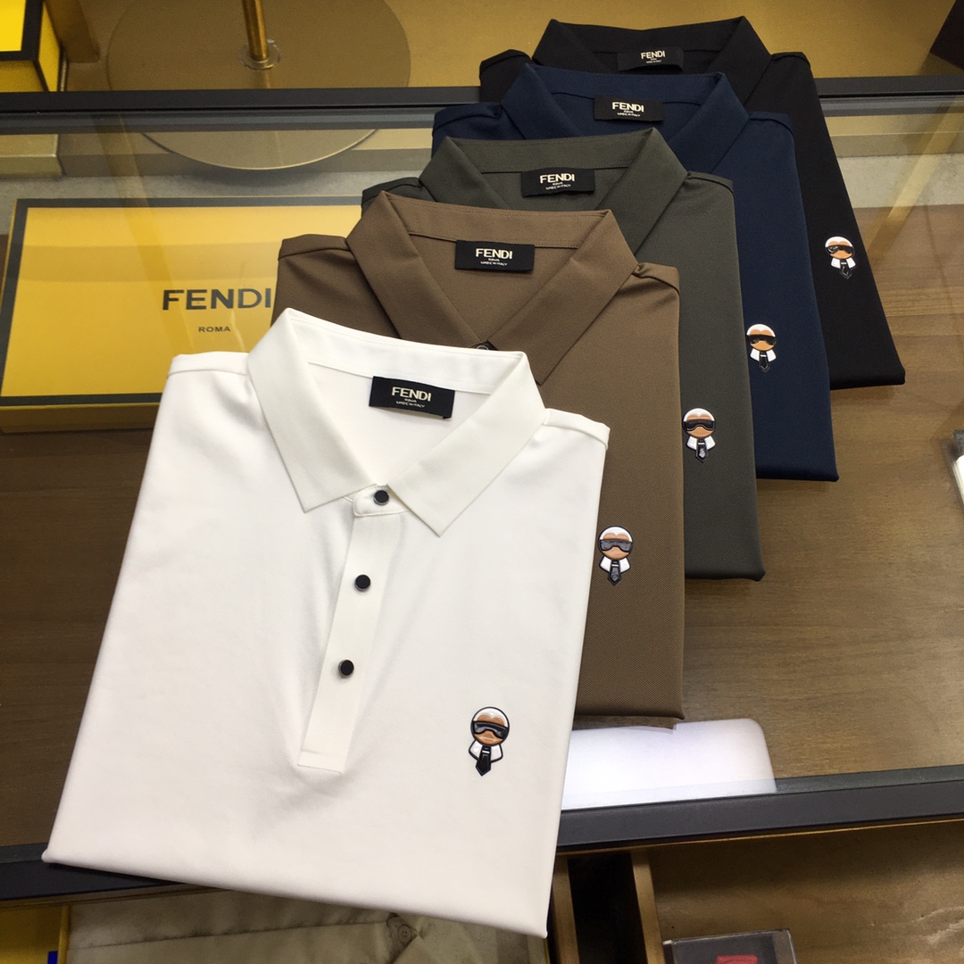 NO:126222,New product [Fend...] High-end Polo 2025SS Spring and Summer New Product Go Fashion and Casual Lapel T-shirt, Selected High-quality Tennis Cool Fabric, Stainless Cutting Process, Exquisite Logo Design Logo on the chest, Customer-supplied hardware and accessories, Simple and easy to match, a must-have item for casual business men!  SizeM-4XL [Please report height and weight by placing an order], fendi,tees,t-shirt,alexander wang19860909新品【Fend...】高端Polo 2025SS春夏新品 Go 时尚休闲翻领T恤,甄选优质天丝凉爽面料,无痕切割工艺,胸前精致logo设计标识,客供订织五金辅料,简约易搭配,休闲商务男人必备单品！ SizeM-4XL【下单请报身高体重】,,fendi,tees，t-shirt,alexander wang,Men's clothing