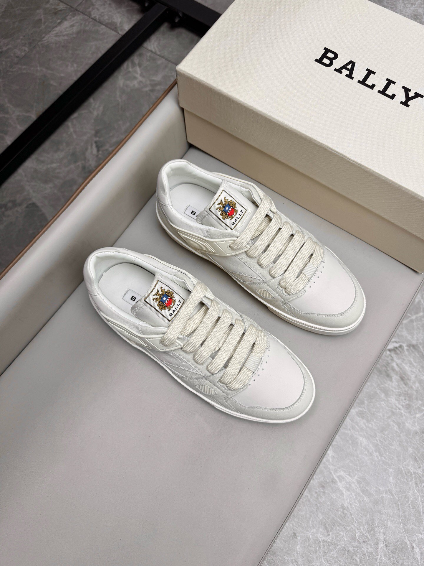 NO:221376,Brand B A L L Y original color matching code number 39-44 customized 38.45.46 Price Material Bali new men's classic casual shoes simple atmospheric super high style selection with top layer cowhide with luxurious cowhide smooth lines light and comfortable original wear-resistant rubber outsole, Bali casual shoes, bally, cowhide19860909品牌B A L L Y 颜色原版配色 码数39-44定做38.45.46 价格 材质巴利新款男士 经典休闲鞋简约大气超高逼格选用头层牛皮搭配搭配奢华牛皮内里流畅线条轻便舒适原版耐磨橡胶大底,巴利 休闲鞋,bally,cowhide,Men's shoes