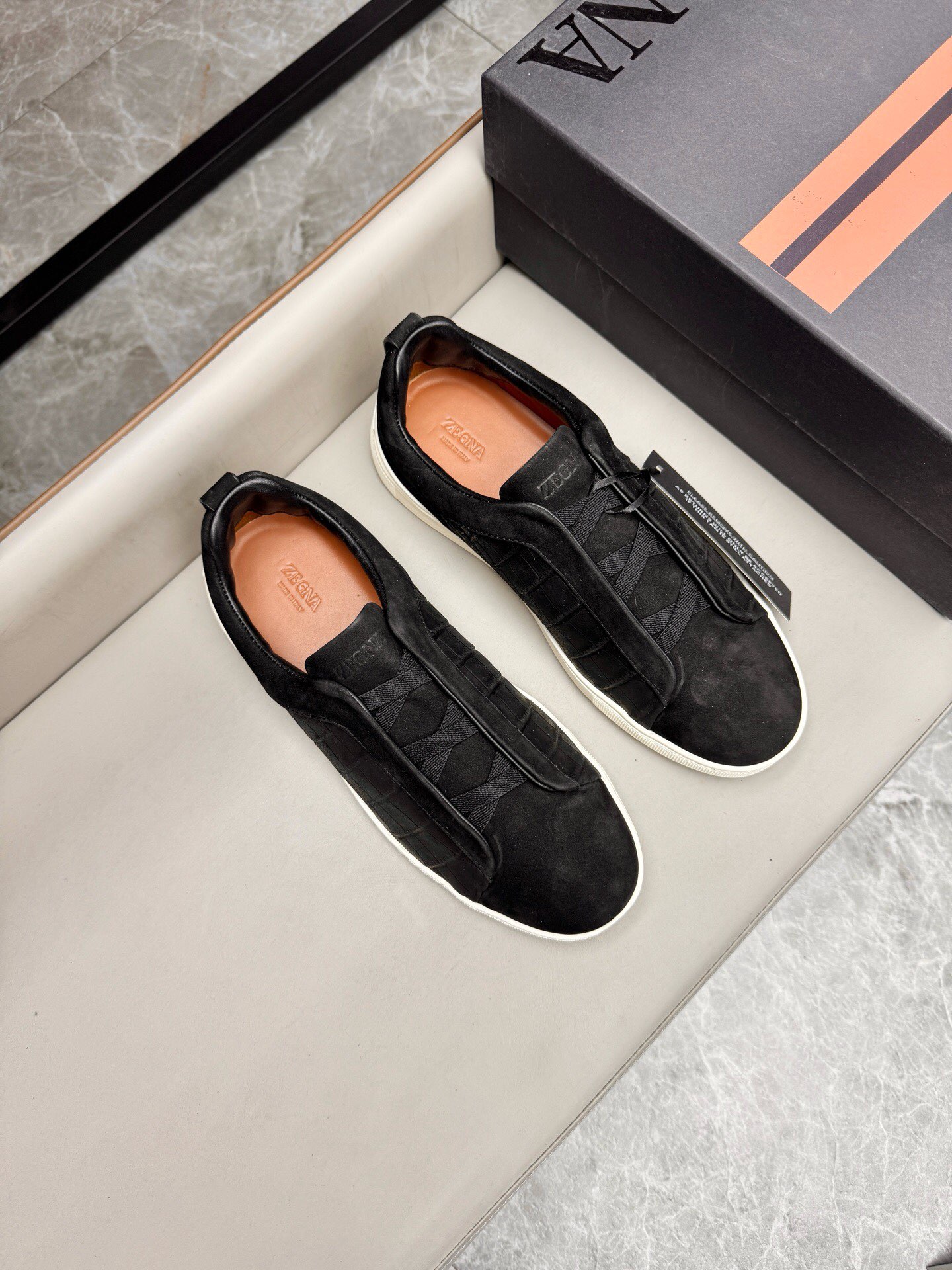 NO:222948,Brand Zegna color original color matching 39-44 customized 38.45. Price Material Zegna new model Men's casual upper uses imported original cowhide cowhide inner cowhide foot pad original single quality leather texture extremely strong comfortable and breathable   original Zegna open mold custom sole market highest quality, Zegna casual shoes, zegna, cowhide19860909品牌Zegna 颜色原版配色 码数39-44定做38.45. 价格 材质杰尼亚新款 男士 休闲鞋面采用进口原版牛皮牛皮内里 牛皮垫脚原单品质皮质感极强舒适透气 原版Zegna开模定制大底市场最高品质,杰尼亚 休闲鞋,zegna,cowhide,Men's shoes