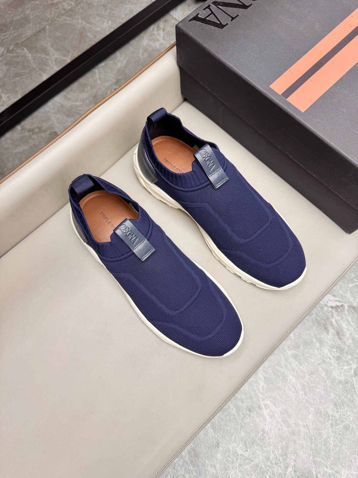 NO:222859,Brand Zegna color original color matching 39-44 customized 38454647 Price Material Zegna new model Men's casual upper Use original fly-woven fabric inner cowhide foot pad original single quality leather texture extremely strong comfortable and breathable   original Zegna open mold custom sole market highest quality, Zegna casual shoes, zegna, cowhide19860909品牌Zegna 颜色原版配色 码数39-44定做38454647 价格 材质杰尼亚新款 男士 休闲鞋面 采用原版飞织面料内里 牛皮垫脚原单品质皮质感极强舒适透气 原版Zegna开模定制大底市场最高品质,杰尼亚 休闲鞋,zegna,cowhide,Men's shoes