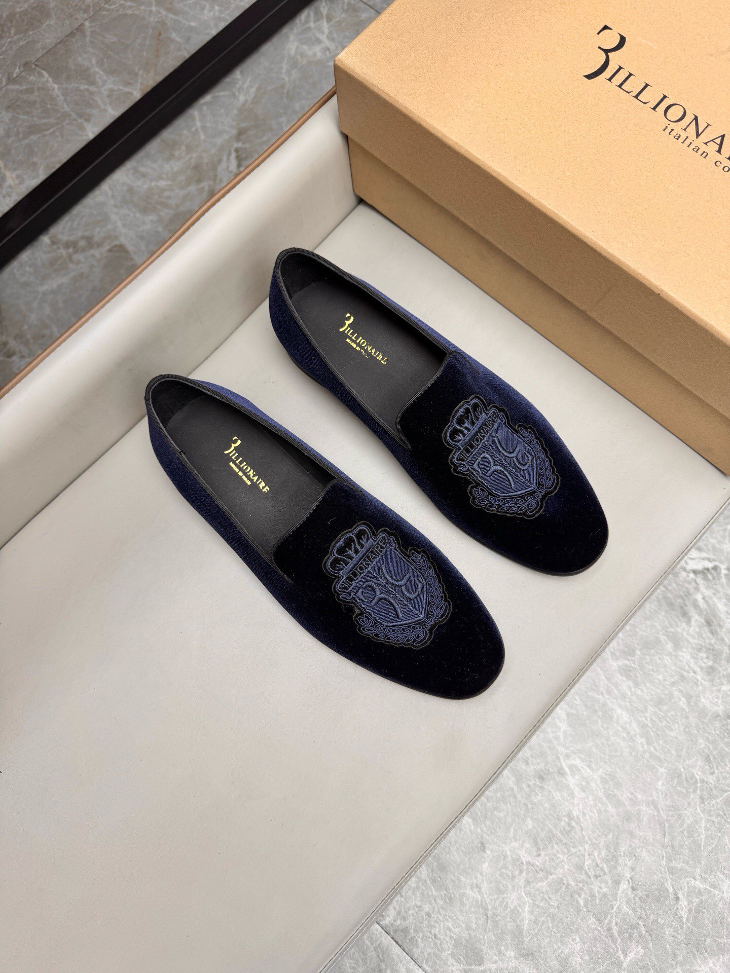 NO:221408,Brand BILLIONAIRE Color original color matching Number 39-44 Customized 38.45.46 Price Material Billionaire 2025 new product set of foot loafers!  High quality Top version 1:1 production fashion trend details are impeccable using original imported fabric to make comfortable and breathable cowhide inner cowhide foot pads, comfortable and superior foot feeling (original genuine leather bottom), billionaire, loafers, cowhide, Leather soles19860909品牌BILLIONAIRE 颜色原版配色 码数39-44定做38.45.46 价格 材质亿万富翁2025新品套脚乐福鞋！高品质 顶级版本1:1制作时尚潮流细节无可挑剔采用原版进口面料制作舒适透气牛皮内里牛皮垫脚、脚感舒适品质优越（原版真皮大底）,亿万富翁,loafers,cowhide,Leather soles,Men's shoes