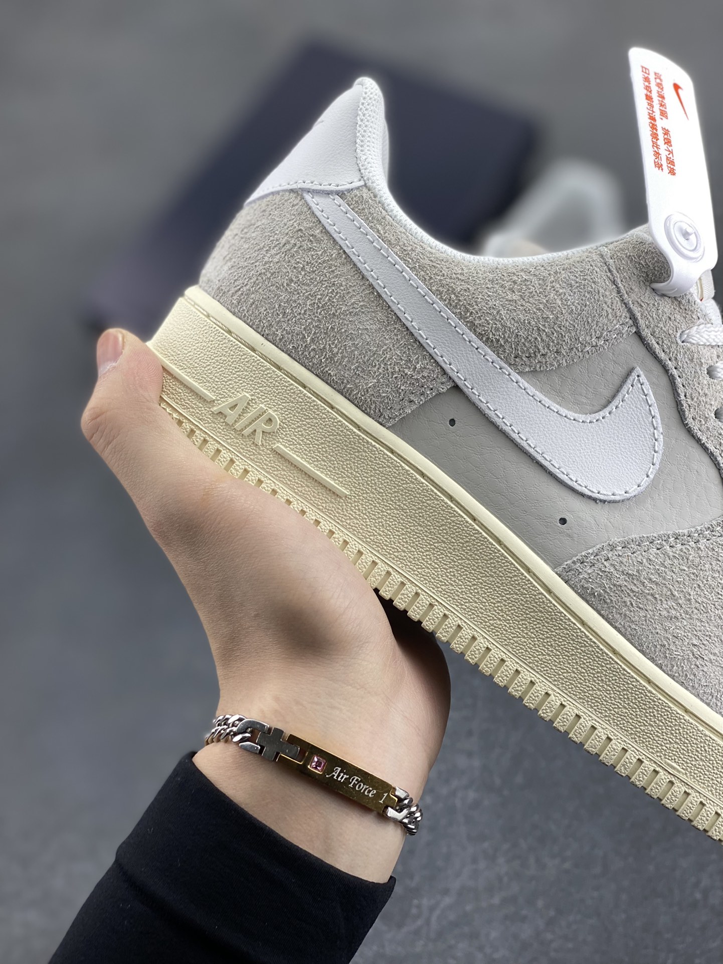 图片[6]-Air Force 1 Low 翻毛米 原楦头原纸板 打造纯正空军版型 #专注外贸渠道 全掌内置蜂窝气垫 #原盒配件 原厂中底钢印、拉帮完美 货号：HF2897-001 尺码：36 36.5 37.5 38 38.5 39 40 40.5 41 42 42.5 43 44 44.5 45-选品中心