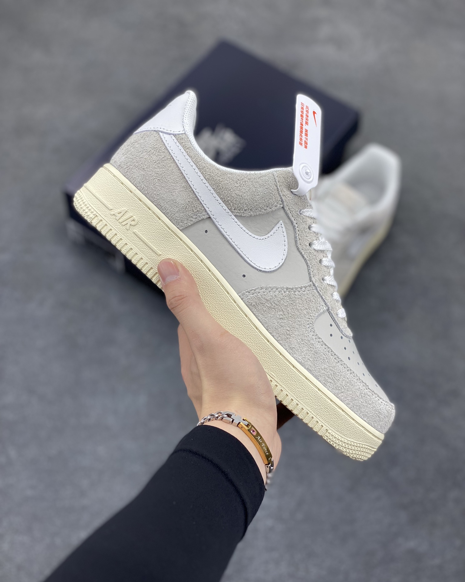 Air Force 1 Low 翻毛米 原楦头原纸板 打造纯正空军版型 #专注外贸渠道 全掌内置蜂窝气垫 #原盒配件 原厂中底钢印、拉帮完美 货号:HF2897-001 尺码:36 36.5 37.5 38 38.5 39 40 40.5 41 42 42.5 43 44 44.5 45-选品中心