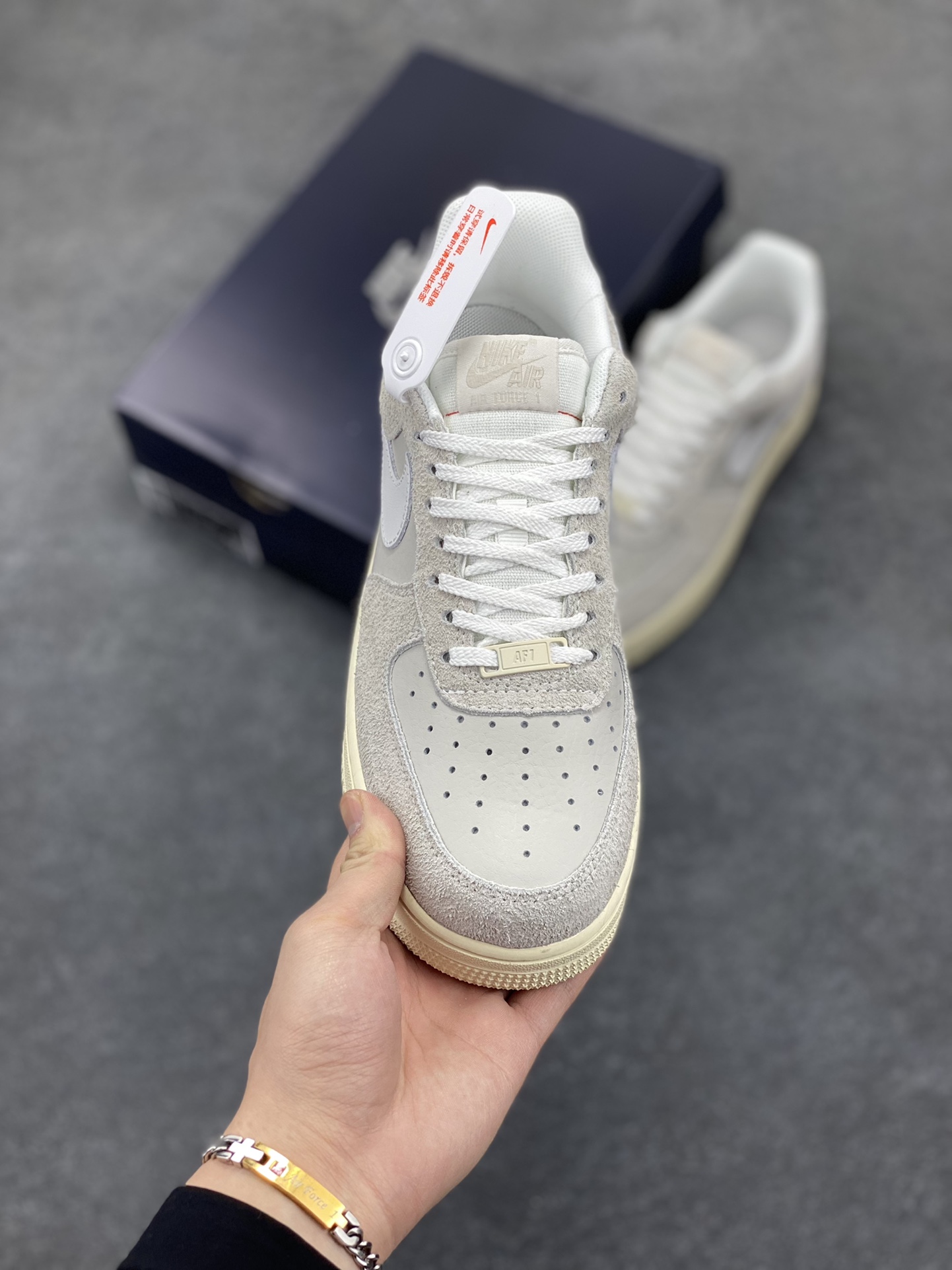 图片[2]-Air Force 1 Low 翻毛米 原楦头原纸板 打造纯正空军版型 #专注外贸渠道 全掌内置蜂窝气垫 #原盒配件 原厂中底钢印、拉帮完美 货号：HF2897-001 尺码：36 36.5 37.5 38 38.5 39 40 40.5 41 42 42.5 43 44 44.5 45-选品中心