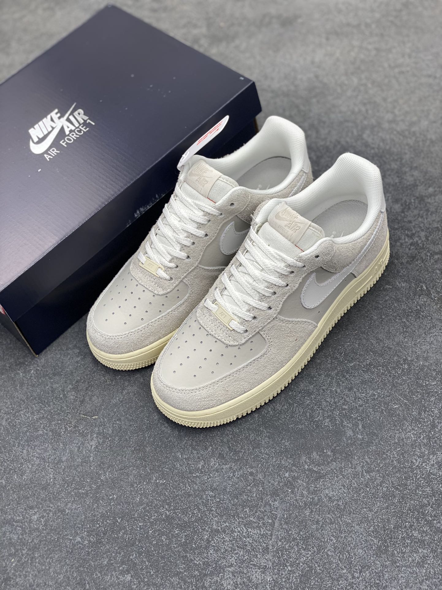 图片[8]-Air Force 1 Low 翻毛米 原楦头原纸板 打造纯正空军版型 #专注外贸渠道 全掌内置蜂窝气垫 #原盒配件 原厂中底钢印、拉帮完美 货号：HF2897-001 尺码：36 36.5 37.5 38 38.5 39 40 40.5 41 42 42.5 43 44 44.5 45-选品中心