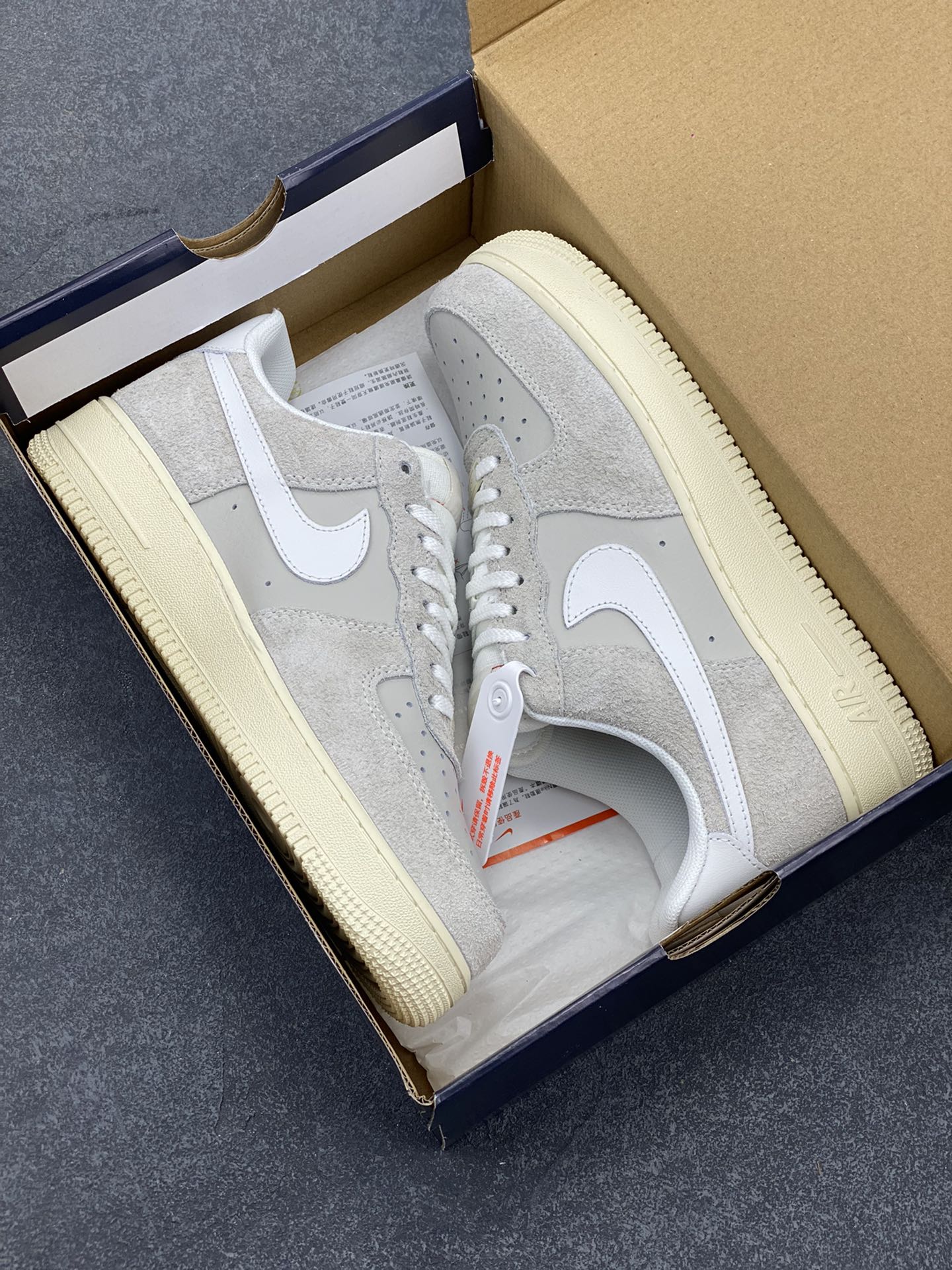 图片[9]-Air Force 1 Low 翻毛米 原楦头原纸板 打造纯正空军版型 #专注外贸渠道 全掌内置蜂窝气垫 #原盒配件 原厂中底钢印、拉帮完美 货号：HF2897-001 尺码：36 36.5 37.5 38 38.5 39 40 40.5 41 42 42.5 43 44 44.5 45-选品中心