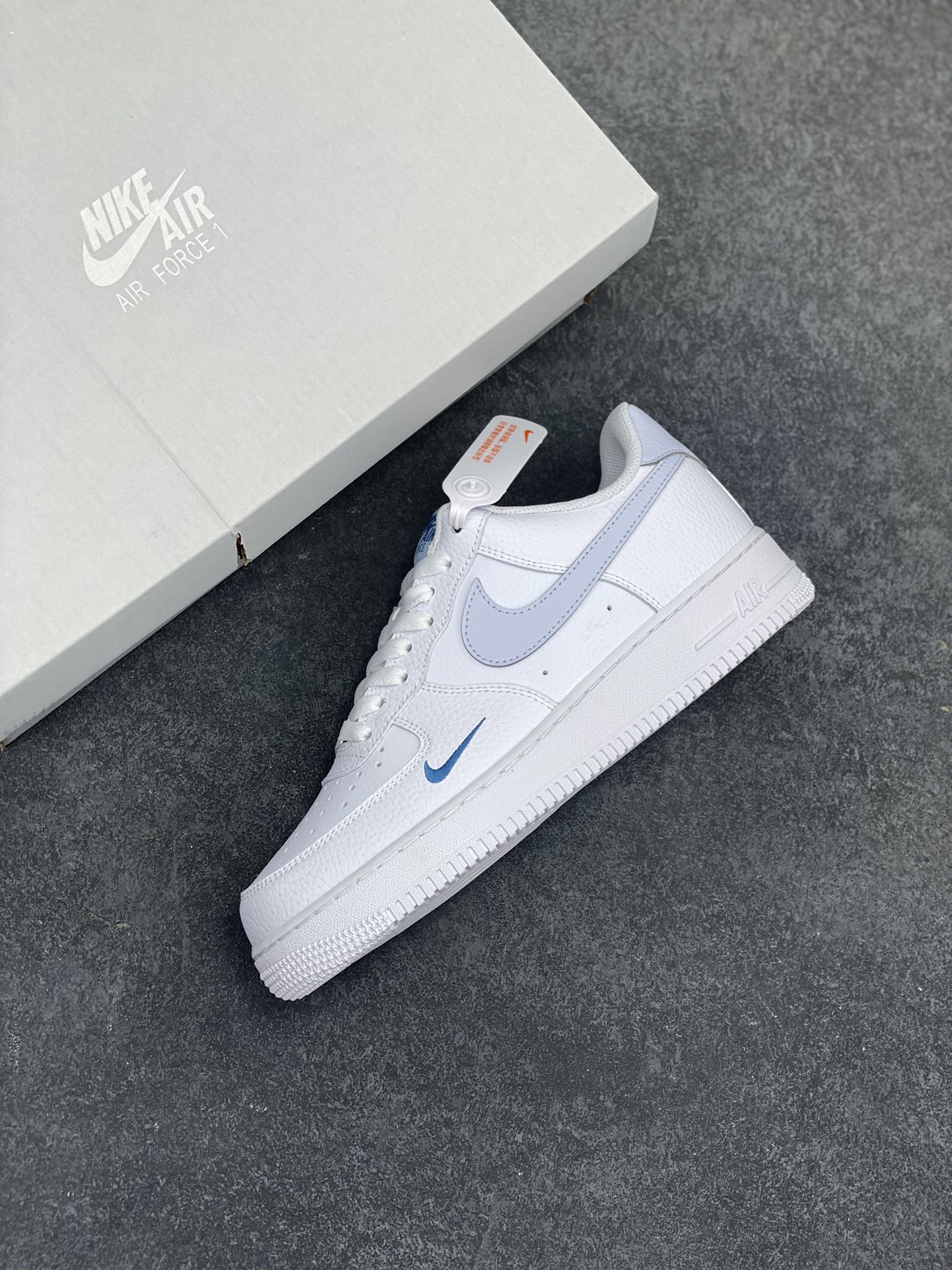 图片[7]-Nk Air Force 1\’07 Low 白月色 空军一号低帮休闲板鞋 原楦头原纸板 打造纯正空军版型#专注外贸渠道 全掌内置蜂窝气垫 #原盒配件 原厂中底钢印、拉帮完美 货号：HV2511-100 尺码：36 36.5 37.5 38 38.5 39 40 40.5 41 42 42.5 43 44 44.5 45-选品中心