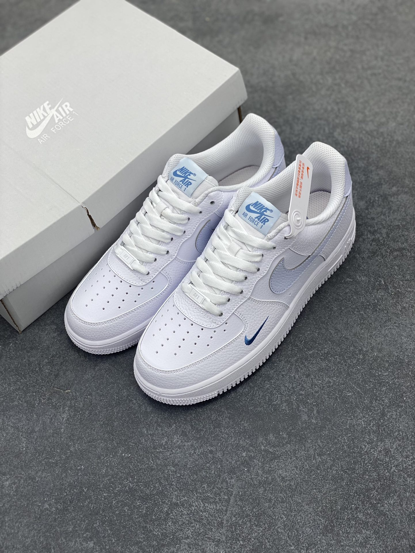 图片[8]-Nk Air Force 1\’07 Low 白月色 空军一号低帮休闲板鞋 原楦头原纸板 打造纯正空军版型#专注外贸渠道 全掌内置蜂窝气垫 #原盒配件 原厂中底钢印、拉帮完美 货号：HV2511-100 尺码：36 36.5 37.5 38 38.5 39 40 40.5 41 42 42.5 43 44 44.5 45-选品中心