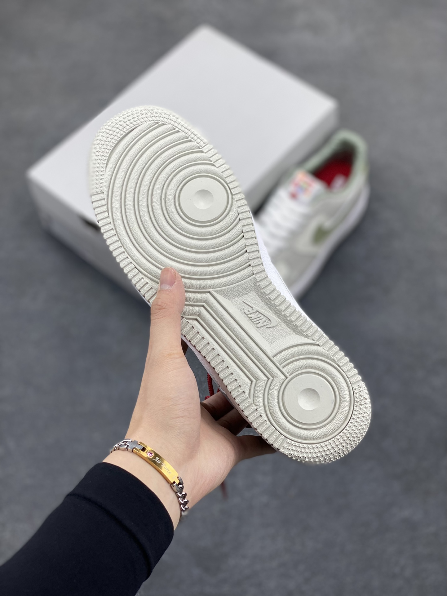 图片[5]-Air Force 1 Low 蛇年牛油果绿 原楦头原纸板 打造纯正空军版型 #专注外贸渠道 全掌内置蜂窝气垫 #原盒配件 原厂中底钢印、拉帮完美 货号：HV6000-131 尺码：35.5 36 36.5 37.5 38 38.5 39 40 40.5 41 42 42.5 43 44 44.5 45-选品中心