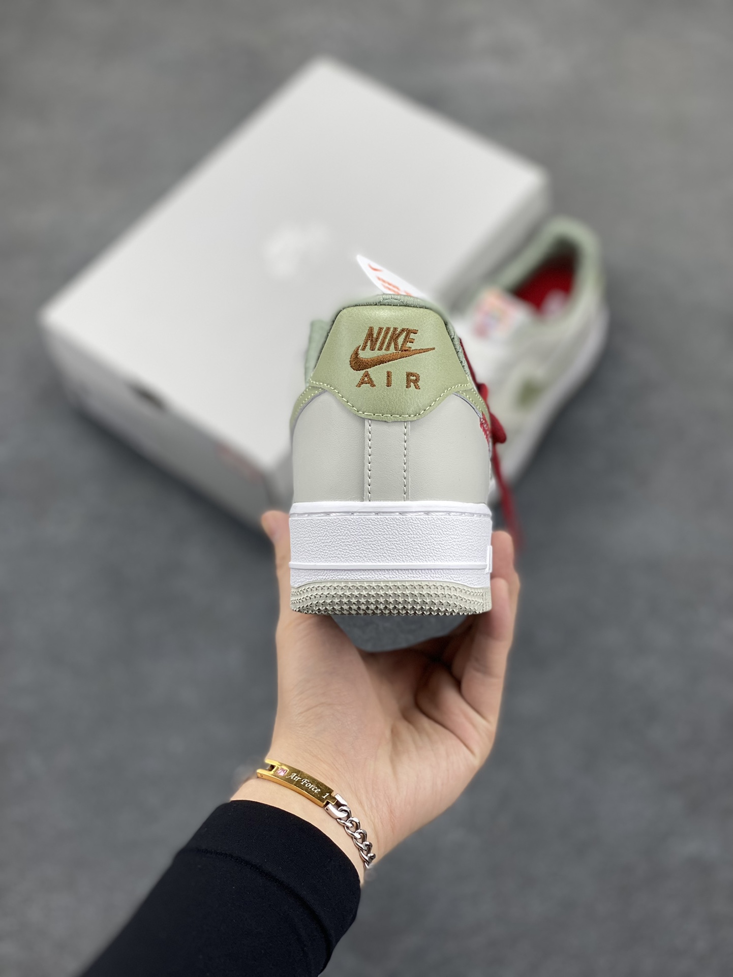 图片[4]-Air Force 1 Low 蛇年牛油果绿 原楦头原纸板 打造纯正空军版型 #专注外贸渠道 全掌内置蜂窝气垫 #原盒配件 原厂中底钢印、拉帮完美 货号：HV6000-131 尺码：35.5 36 36.5 37.5 38 38.5 39 40 40.5 41 42 42.5 43 44 44.5 45-选品中心