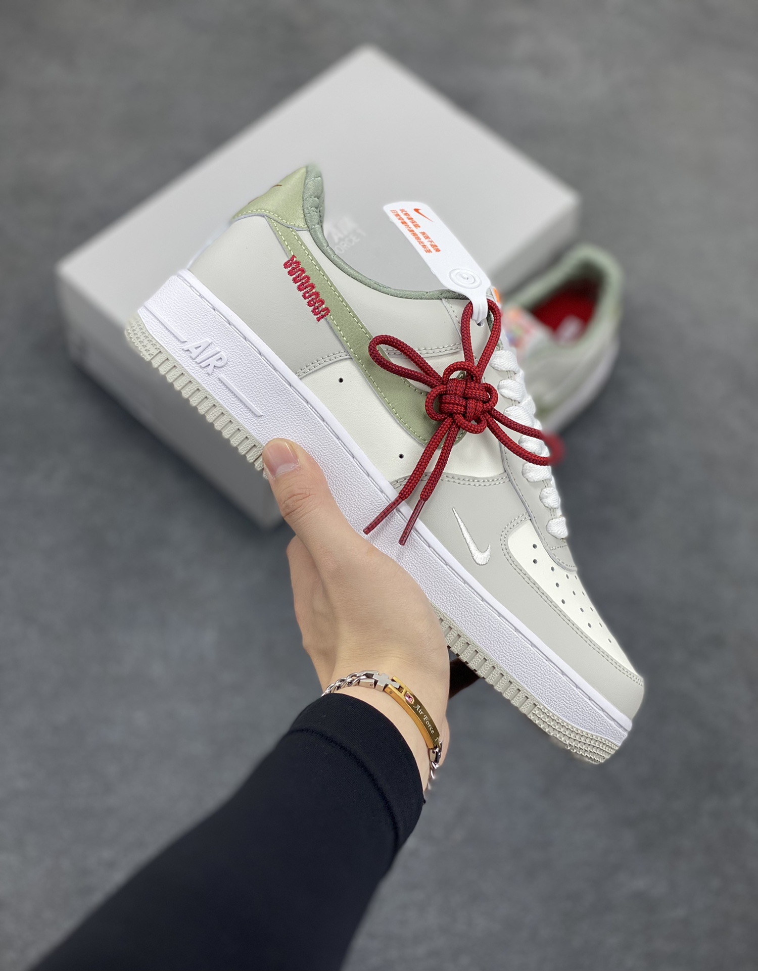 Air Force 1 Low 蛇年牛油果绿 原楦头原纸板 打造纯正空军版型 #专注外贸渠道 全掌内置蜂窝气垫 #原盒配件 原厂中底钢印、拉帮完美 货号:HV6000-131 尺码:35.5 36 36.5 37.5 38 38.5 39 40 40.5 41 42 42.5 43 44 44.5 45-选品中心