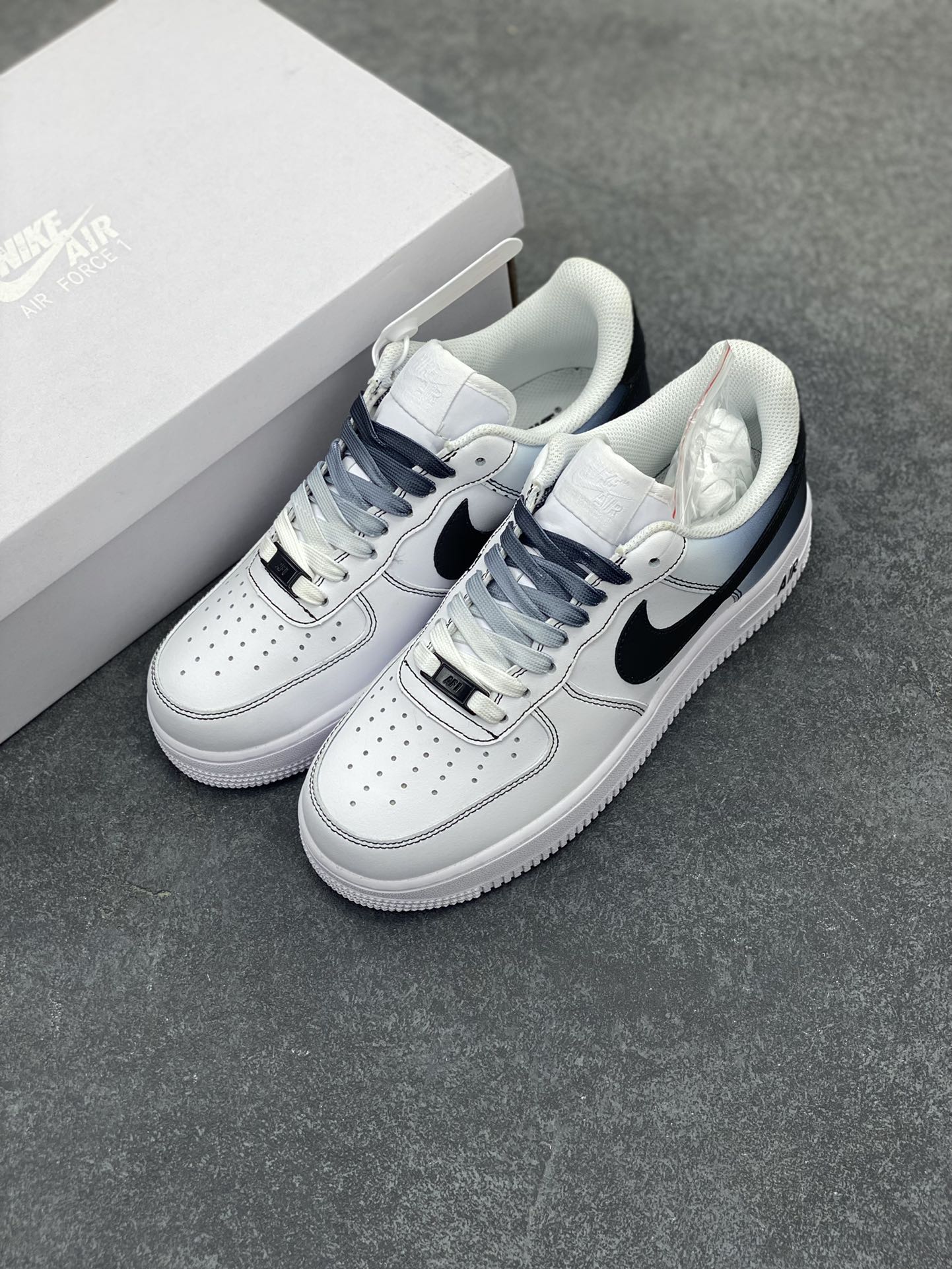图片[8]-Nike Air Force 1 Low’07 渐变黑勾 空军一号低帮休闲板鞋 定制皮料 定制鞋盒 原楦原纸板 纯正空军版型 内置全掌气垫 货号：FN0366-101 尺码：36 36.5 37.5 38 38.5 39 40 40.5 41 42 42.5 43 44 44.5 45-选品中心
