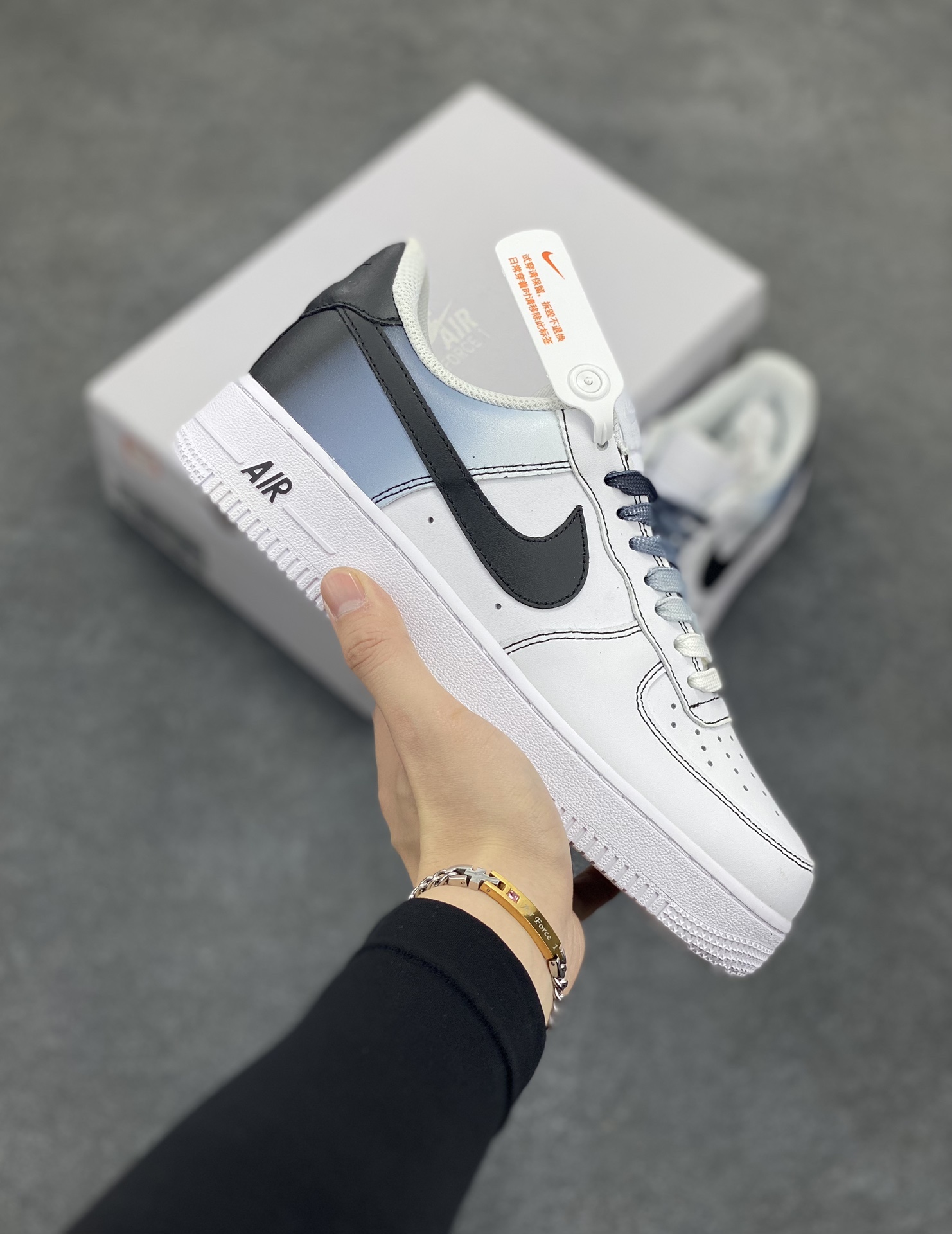 Nike Air Force 1 Low’07 渐变黑勾 空军一号低帮休闲板鞋 定制皮料 定制鞋盒 原楦原纸板 纯正空军版型 内置全掌气垫 货号:FN0366-101 尺码:36 36.5 37.5 38 38.5 39 40 40.5 41 42 42.5 43 44 44.5 45-选品中心