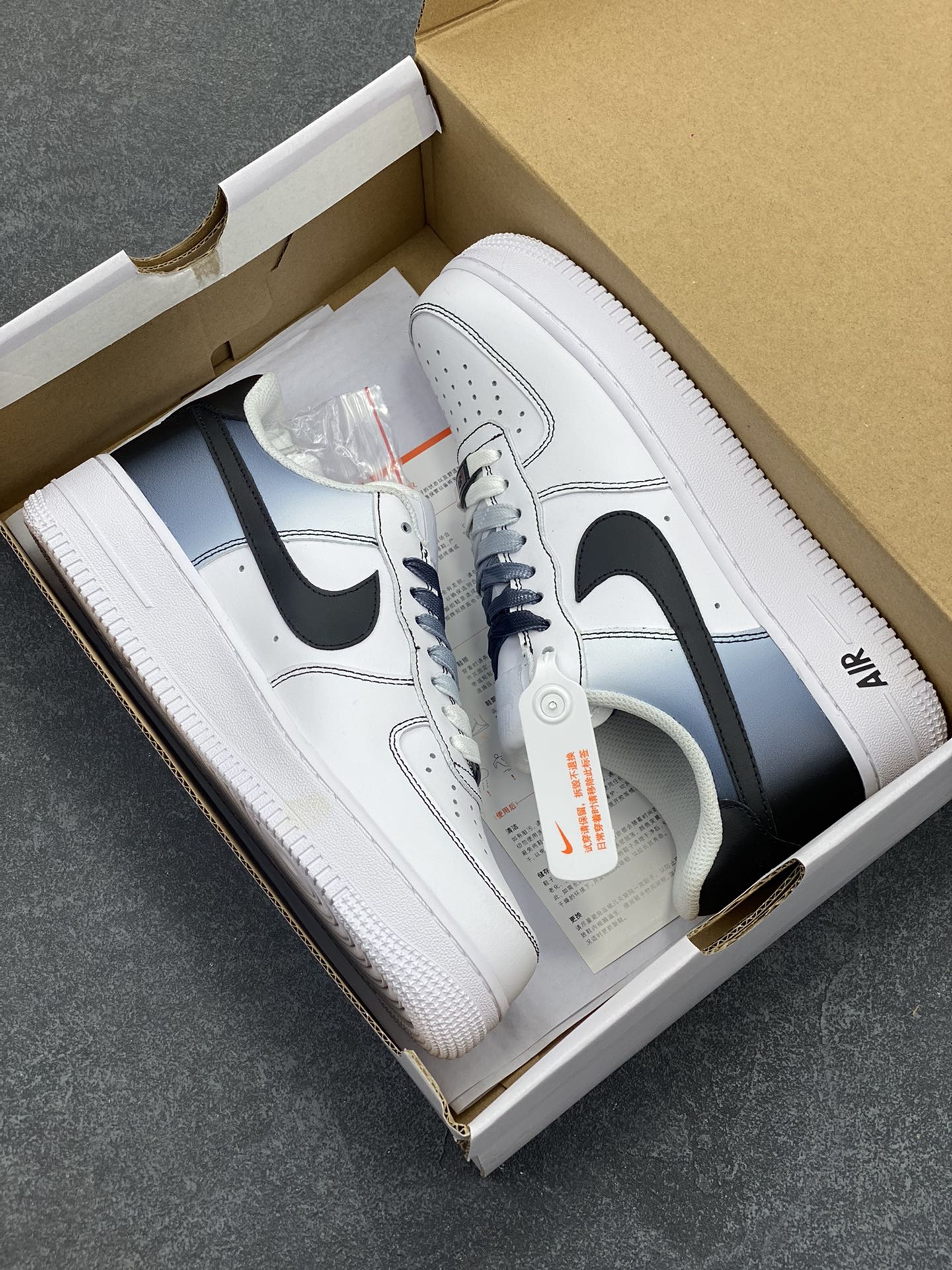 图片[9]-Nike Air Force 1 Low’07 渐变黑勾 空军一号低帮休闲板鞋 定制皮料 定制鞋盒 原楦原纸板 纯正空军版型 内置全掌气垫 货号：FN0366-101 尺码：36 36.5 37.5 38 38.5 39 40 40.5 41 42 42.5 43 44 44.5 45-选品中心