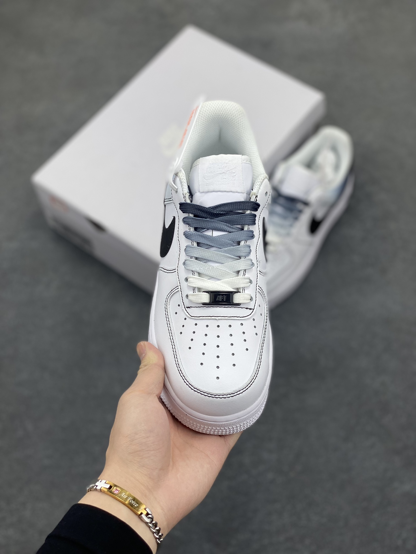 图片[2]-Nike Air Force 1 Low’07 渐变黑勾 空军一号低帮休闲板鞋 定制皮料 定制鞋盒 原楦原纸板 纯正空军版型 内置全掌气垫 货号：FN0366-101 尺码：36 36.5 37.5 38 38.5 39 40 40.5 41 42 42.5 43 44 44.5 45-选品中心