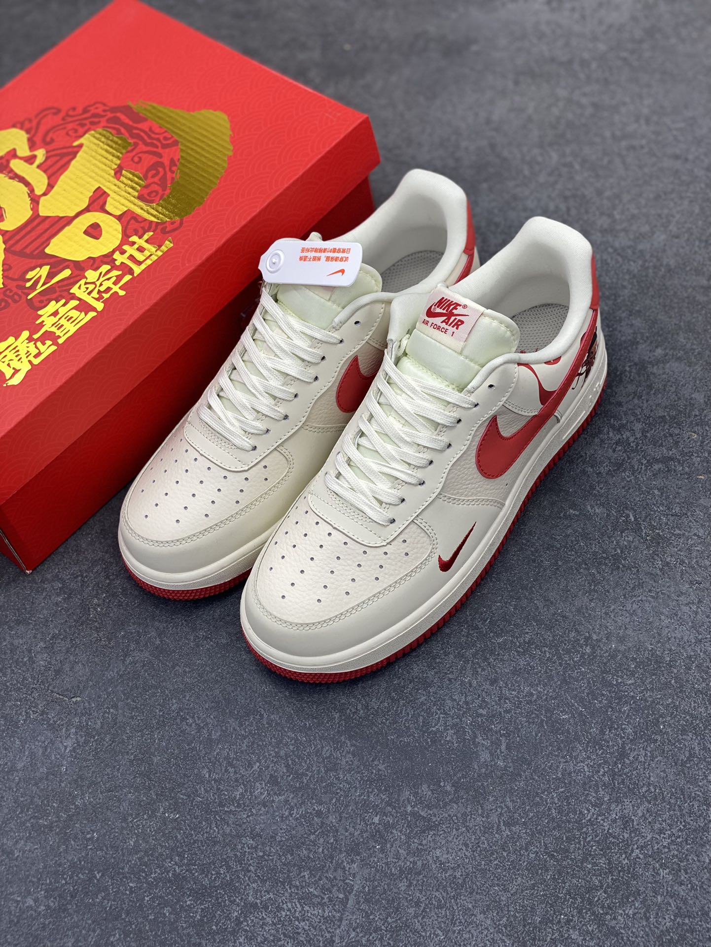 图片[8]-NIke Air Force 1 \’07 Low “哪吒联名——魔丸”空军一号 低帮 运动鞋 休闲鞋 折边针车 工艺难度大 原楦头原纸板 原装鞋盒 定制五金配件 内置全掌气垫 原厂鞋底 货号：DF0188-048 尺码：36 36.5 37.5 38 38.5 39 40 40.5 41 42 42.5 43 44 44.5 45-选品中心