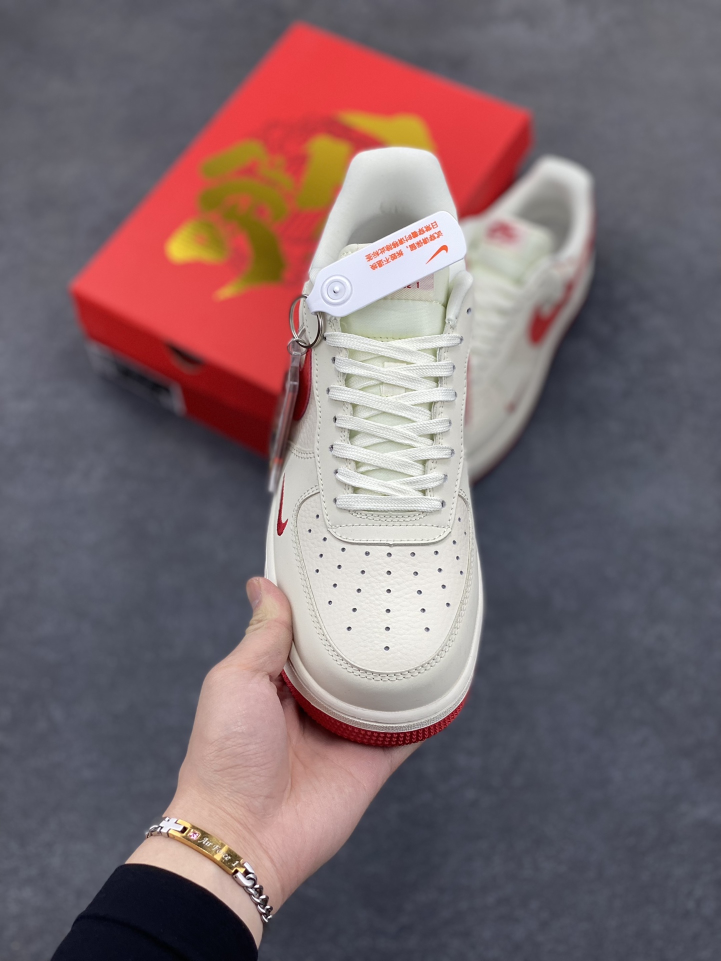 图片[2]-NIke Air Force 1 \’07 Low “哪吒联名——魔丸”空军一号 低帮 运动鞋 休闲鞋 折边针车 工艺难度大 原楦头原纸板 原装鞋盒 定制五金配件 内置全掌气垫 原厂鞋底 货号：DF0188-048 尺码：36 36.5 37.5 38 38.5 39 40 40.5 41 42 42.5 43 44 44.5 45-选品中心
