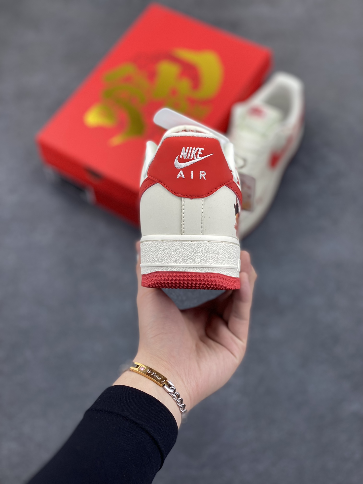 图片[4]-NIke Air Force 1 \’07 Low “哪吒联名——魔丸”空军一号 低帮 运动鞋 休闲鞋 折边针车 工艺难度大 原楦头原纸板 原装鞋盒 定制五金配件 内置全掌气垫 原厂鞋底 货号：DF0188-048 尺码：36 36.5 37.5 38 38.5 39 40 40.5 41 42 42.5 43 44 44.5 45-选品中心