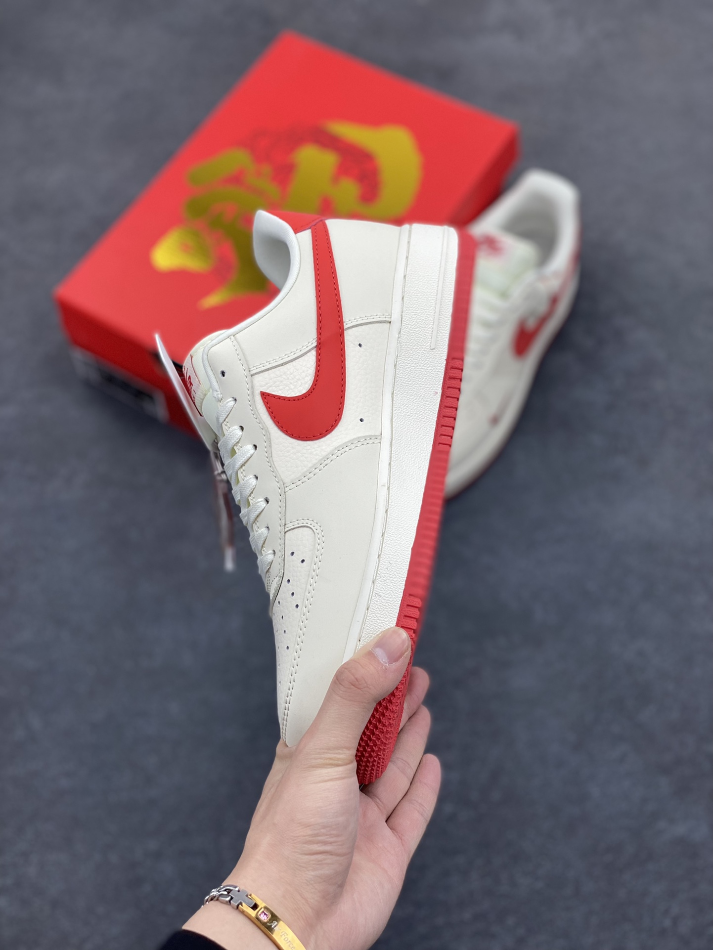 图片[3]-NIke Air Force 1 \’07 Low “哪吒联名——魔丸”空军一号 低帮 运动鞋 休闲鞋 折边针车 工艺难度大 原楦头原纸板 原装鞋盒 定制五金配件 内置全掌气垫 原厂鞋底 货号：DF0188-048 尺码：36 36.5 37.5 38 38.5 39 40 40.5 41 42 42.5 43 44 44.5 45-选品中心