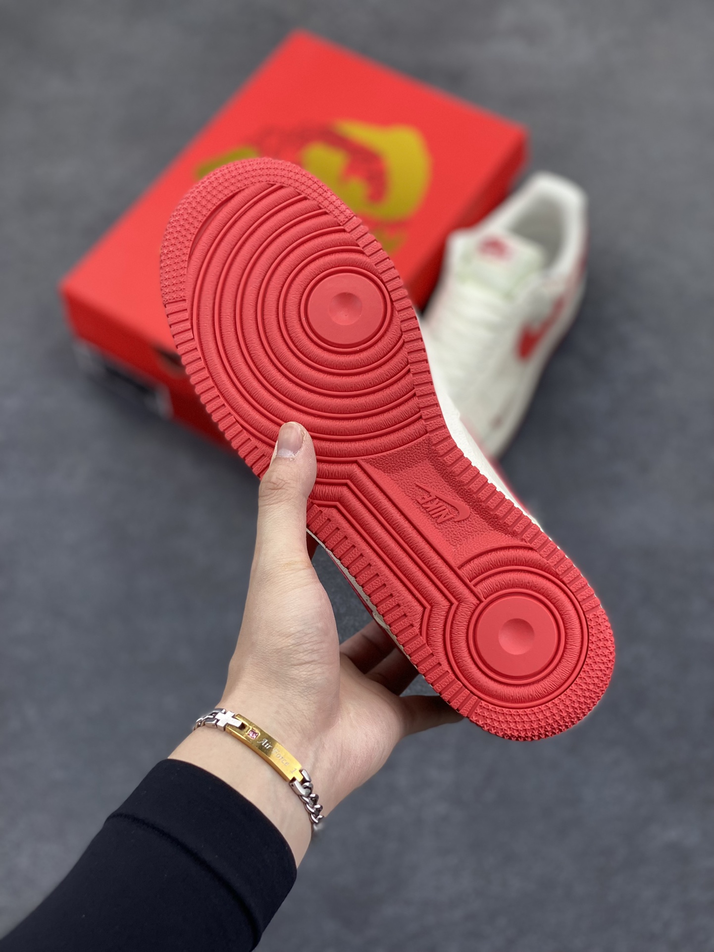 图片[5]-NIke Air Force 1 \’07 Low “哪吒联名——魔丸”空军一号 低帮 运动鞋 休闲鞋 折边针车 工艺难度大 原楦头原纸板 原装鞋盒 定制五金配件 内置全掌气垫 原厂鞋底 货号：DF0188-048 尺码：36 36.5 37.5 38 38.5 39 40 40.5 41 42 42.5 43 44 44.5 45-选品中心