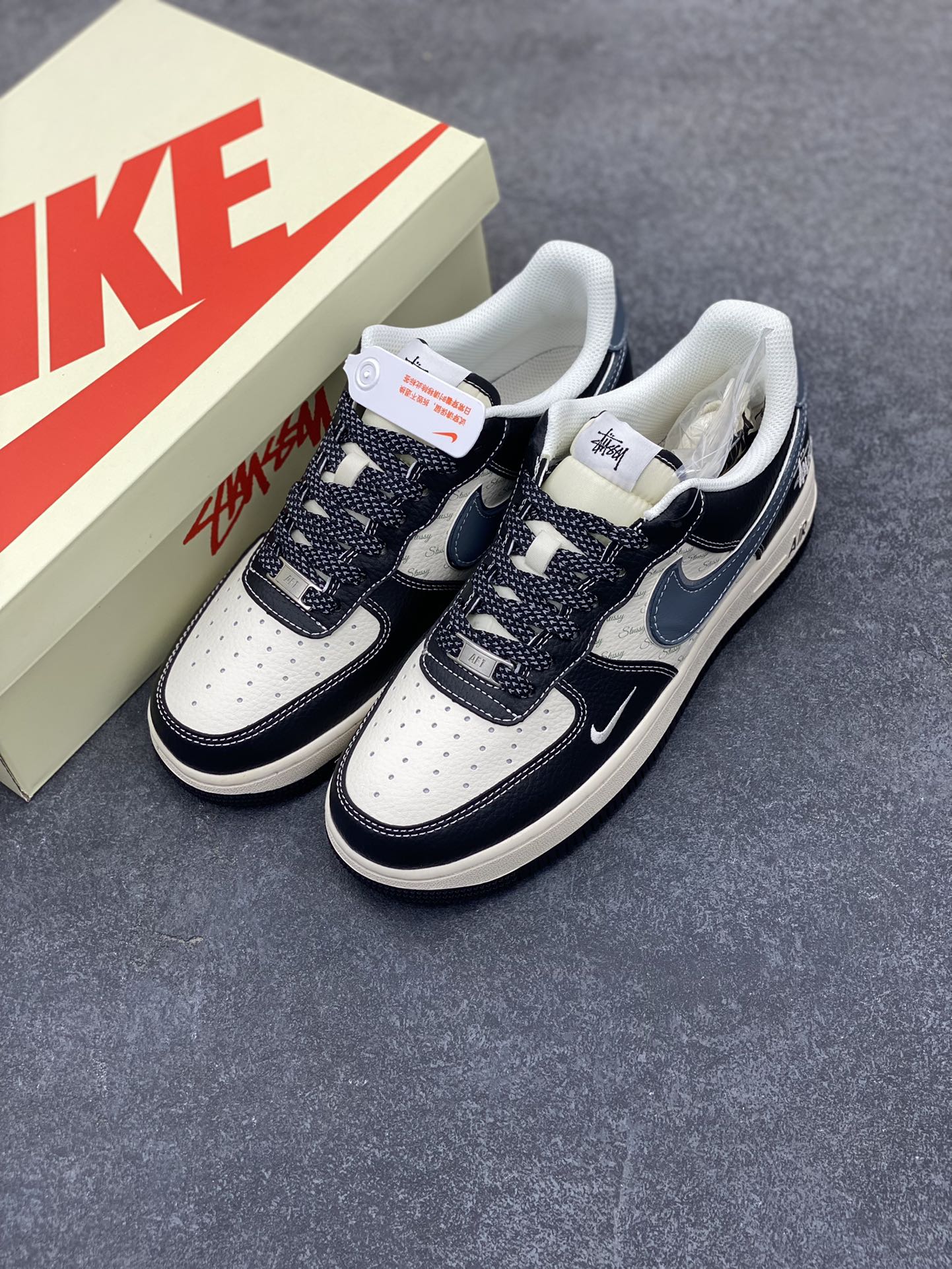 图片[8]-NIke Air Force 1 \’07 Low “斯图西联名——灰蓝黑荔纹”空军一号 低帮 运动鞋 休闲鞋 折边针车 工艺难度大 原楦头原纸板 原装鞋盒 定制五金配件 内置全掌气垫 原厂鞋底 货号：XZ6188-199 尺码：36 36.5 37.5 38 38.5 39 40 40.5 41 42 42.5 43 44 44.5 45-选品中心