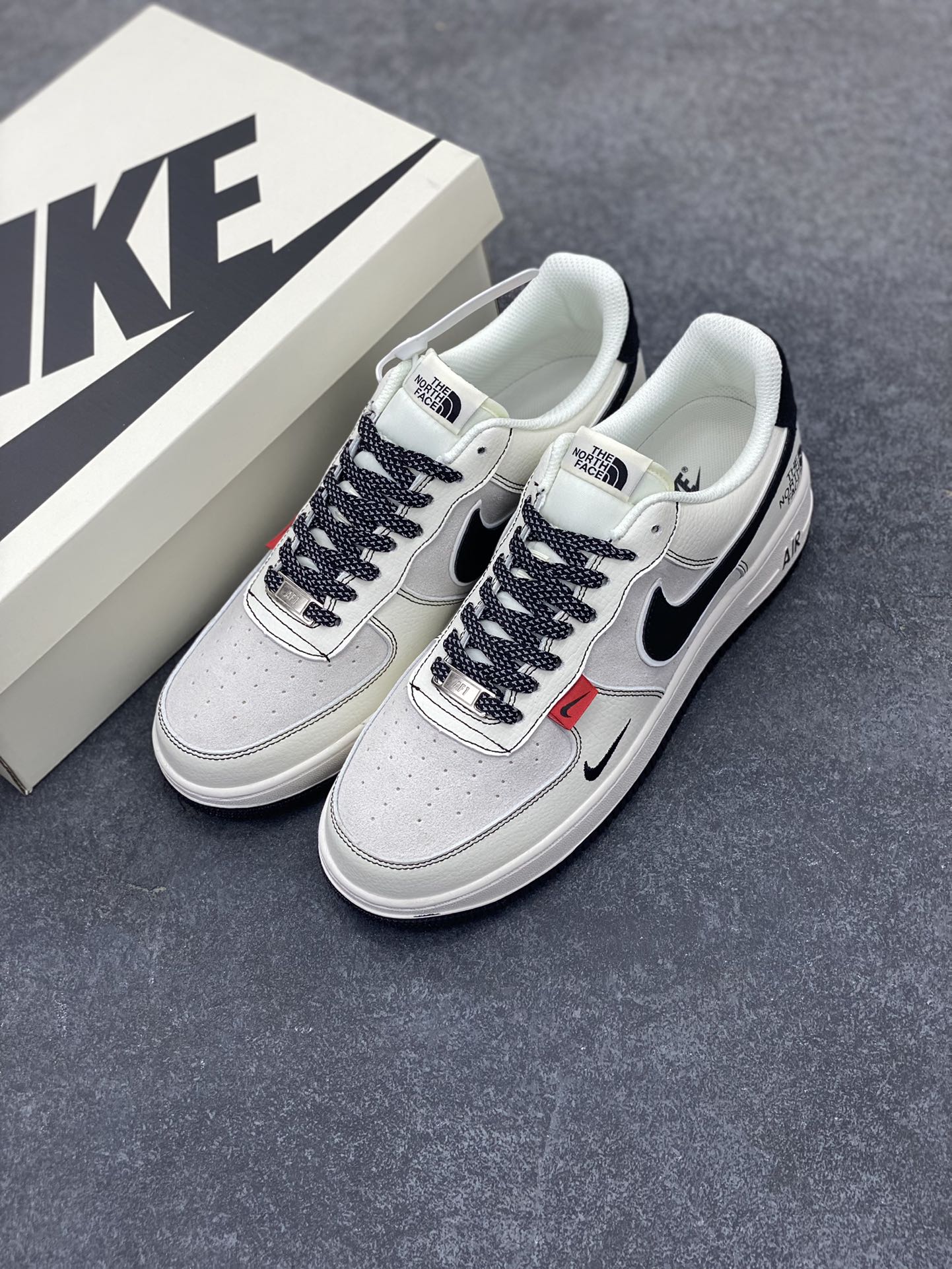 图片[8]-Nike Air Force 1 Low 空军一号低帮百搭休闲运动板鞋。柔软、弹性十足的缓震性能和出色的中底设计，横跨复古与现代的外型结合，造就出风靡全球三十多年的Force 1，直到今天还深受青睐。 货号：BB7518-010 尺码：36 36.5 37.5 38 38.5 39 40 40.5 41 42 42.5 43 44 44.5 45-选品中心