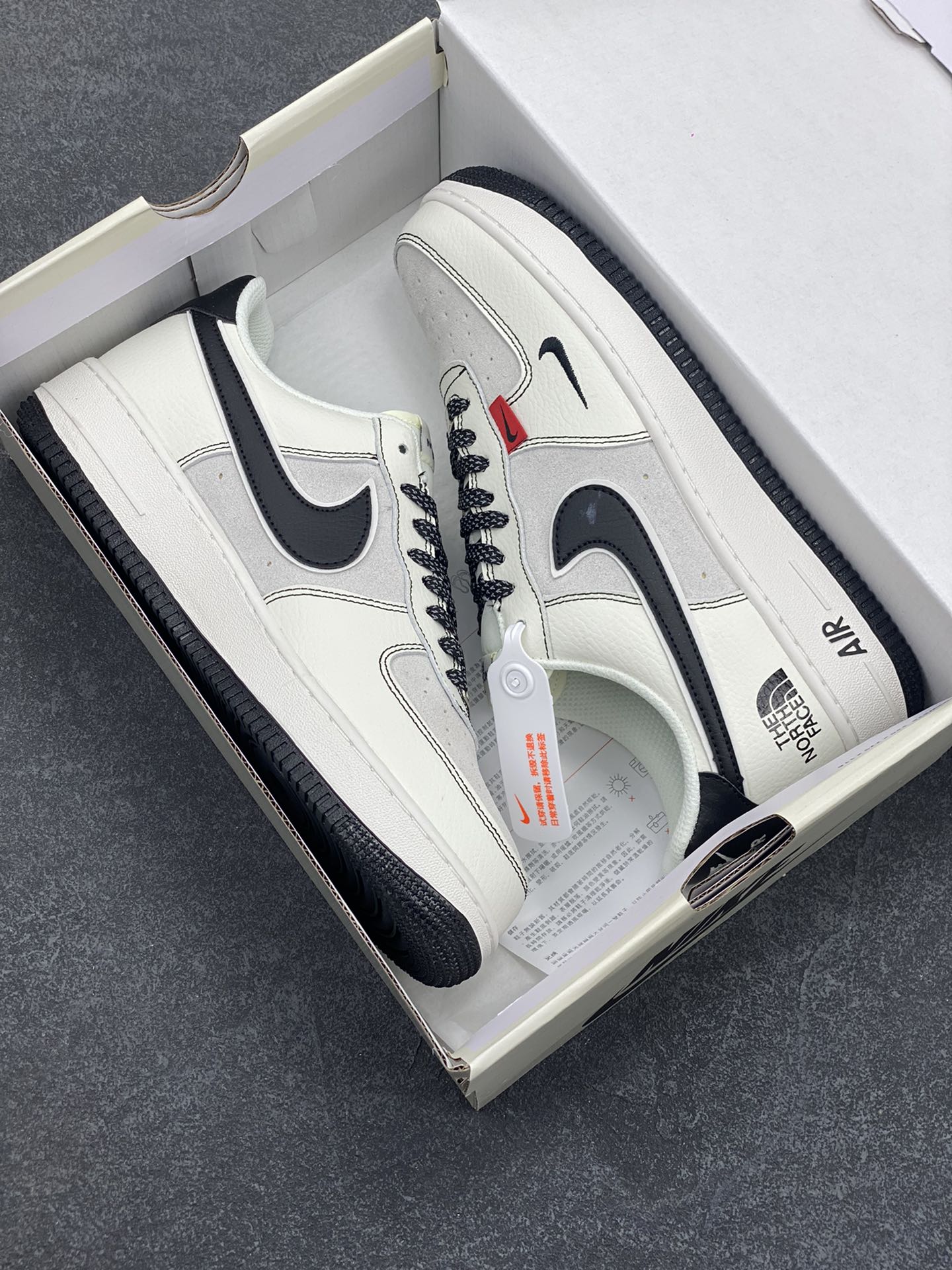 图片[9]-Nike Air Force 1 Low 空军一号低帮百搭休闲运动板鞋。柔软、弹性十足的缓震性能和出色的中底设计，横跨复古与现代的外型结合，造就出风靡全球三十多年的Force 1，直到今天还深受青睐。 货号：BB7518-010 尺码：36 36.5 37.5 38 38.5 39 40 40.5 41 42 42.5 43 44 44.5 45-选品中心