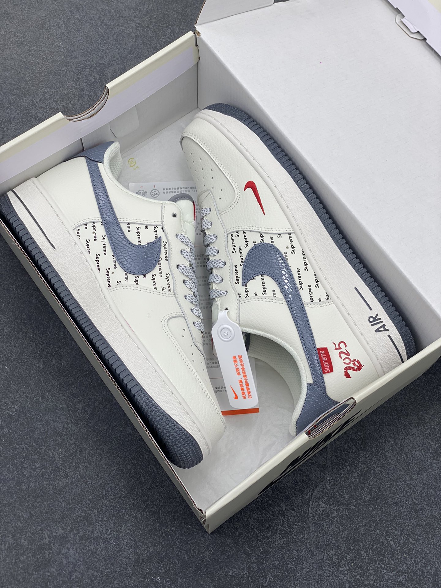 图片[9]-Nike Air Force 1 Low 空军一号低帮百搭休闲运动板鞋。柔软、弹性十足的缓震性能和出色的中底设计，横跨复古与现代的外型结合，造就出风靡全球三十多年的Force 1，直到今天还深受青睐。 货号：XS1958-503 尺码：36 36.5 37.5 38 38.5 39 40 40.5 41 42 42.5 43 44 44.5 45-选品中心