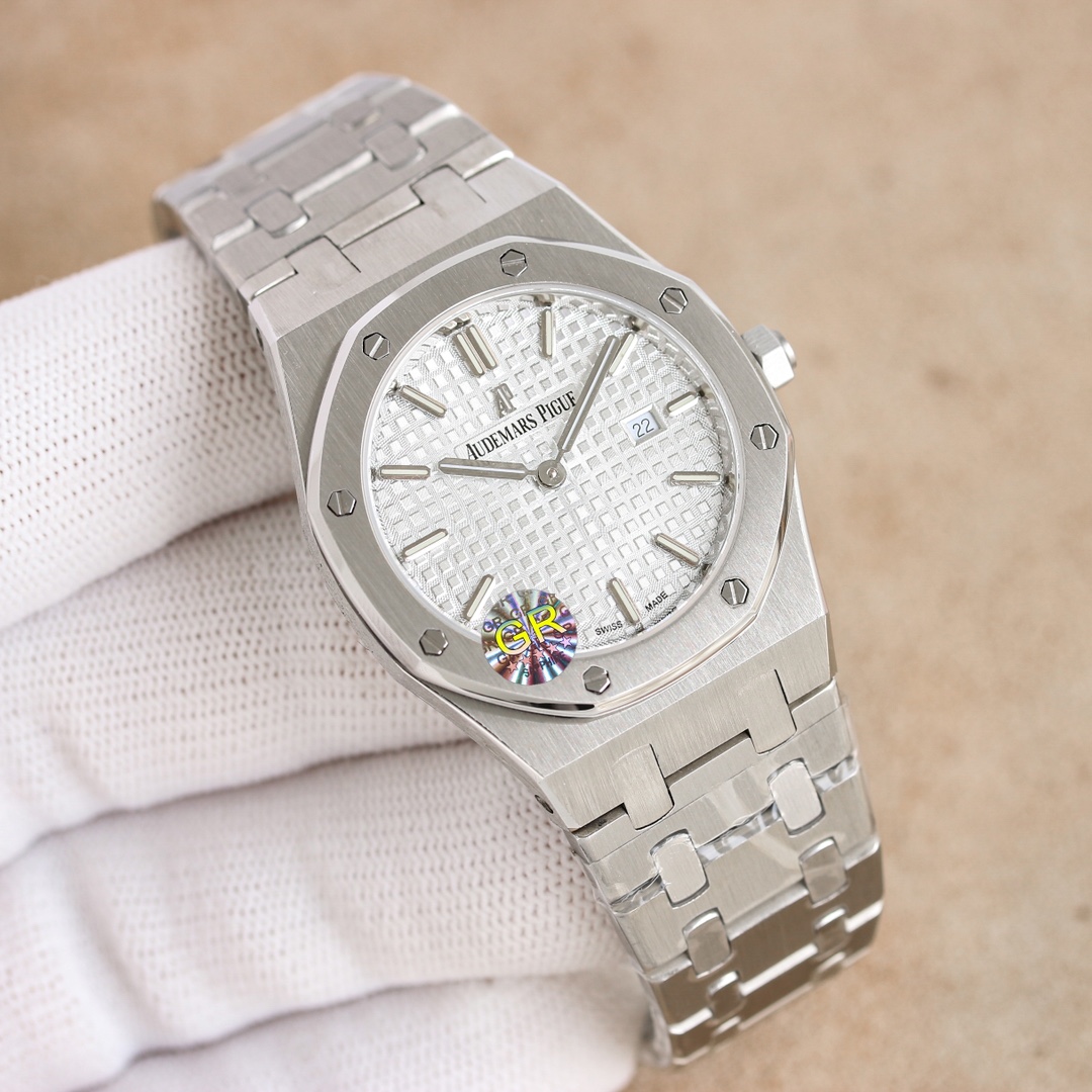 Audemares Piguet White Gold Royal Oak Watch Review: Precision Craftsmanship and Elegant Design - 图片 3